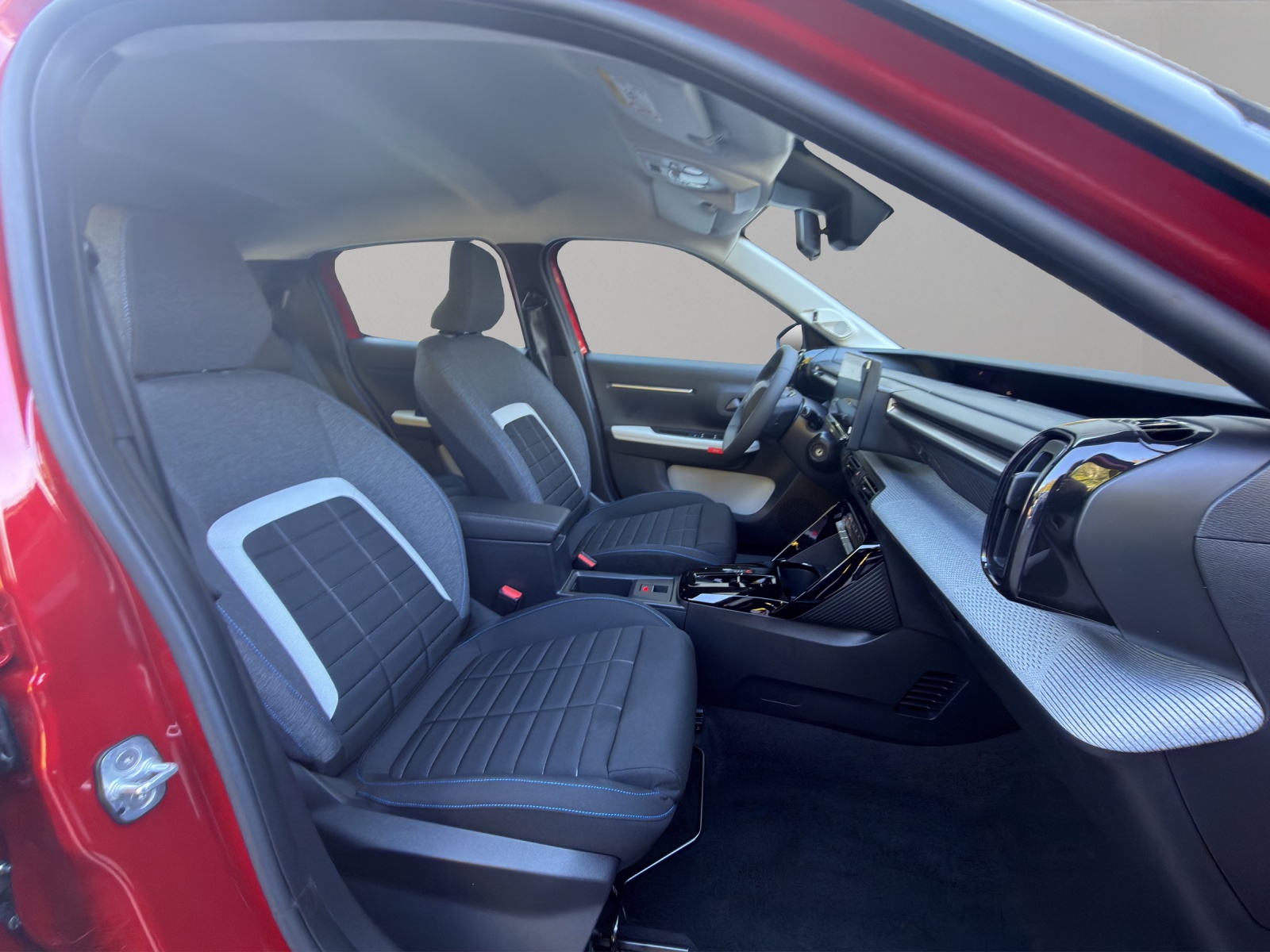 CITROEN Citroën C3 1.2 Hybrid Tonic+ / Sondermodell / aut.Klima / Navi / 8-Jahre We Care Garantie-image-11