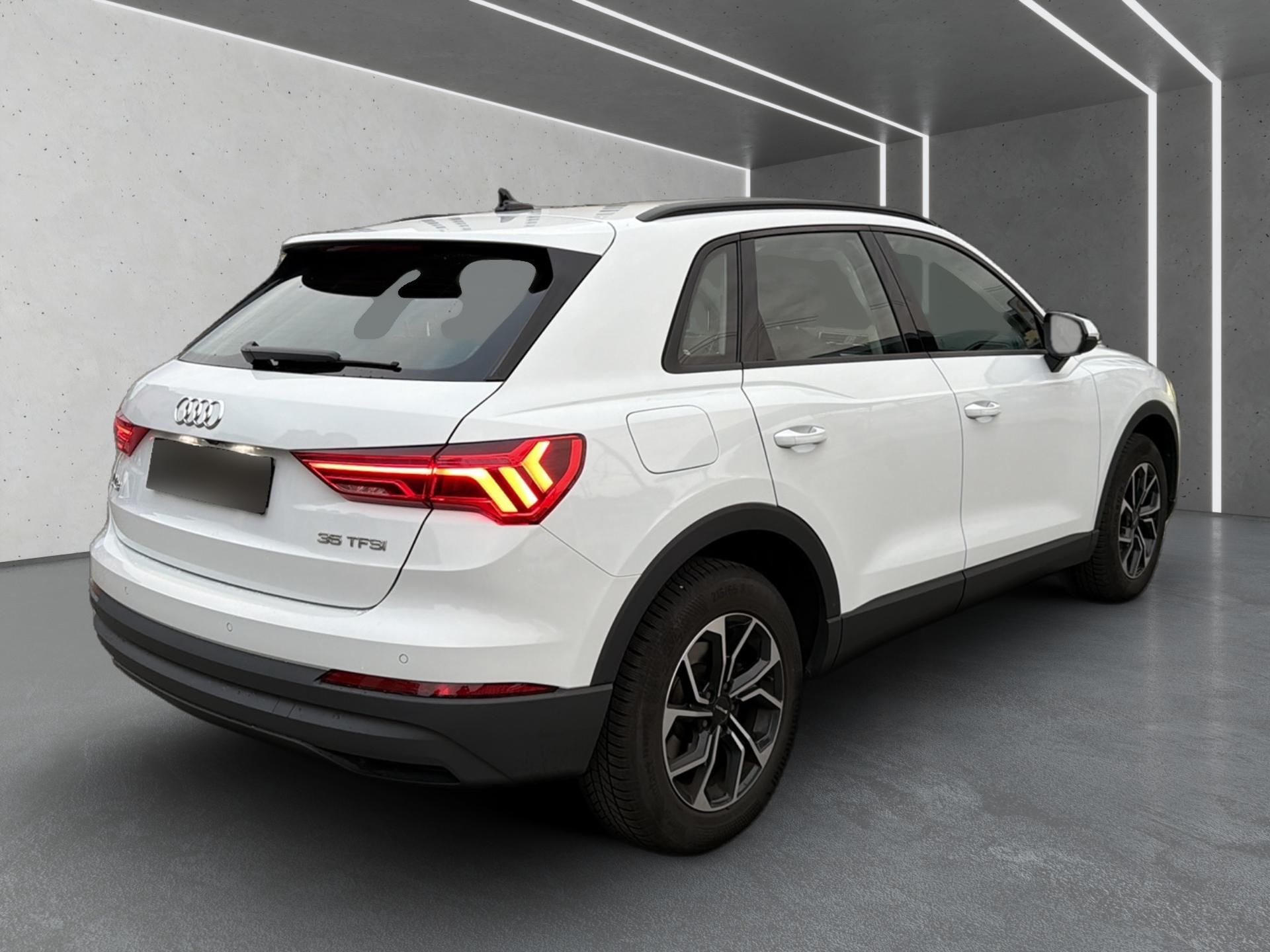 AUDI Q3 35 TFSI Attraction S-tronic-image-5