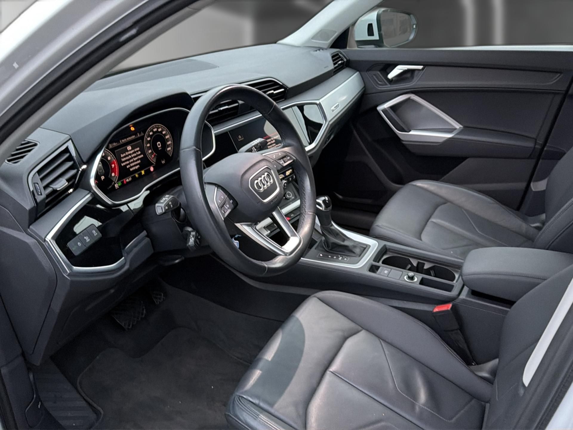 AUDI Q3 35 TFSI Attraction S-tronic-image-9