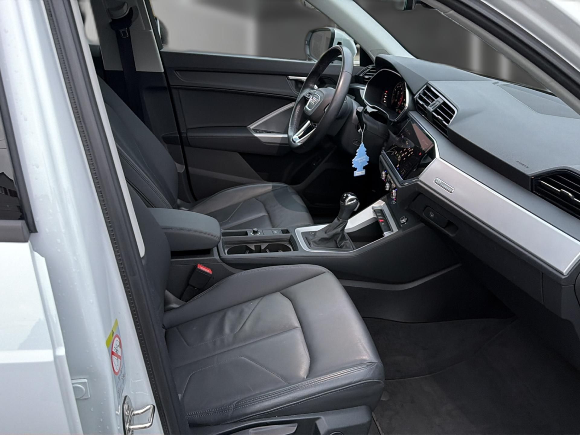 AUDI Q3 35 TFSI Attraction S-tronic-image-15