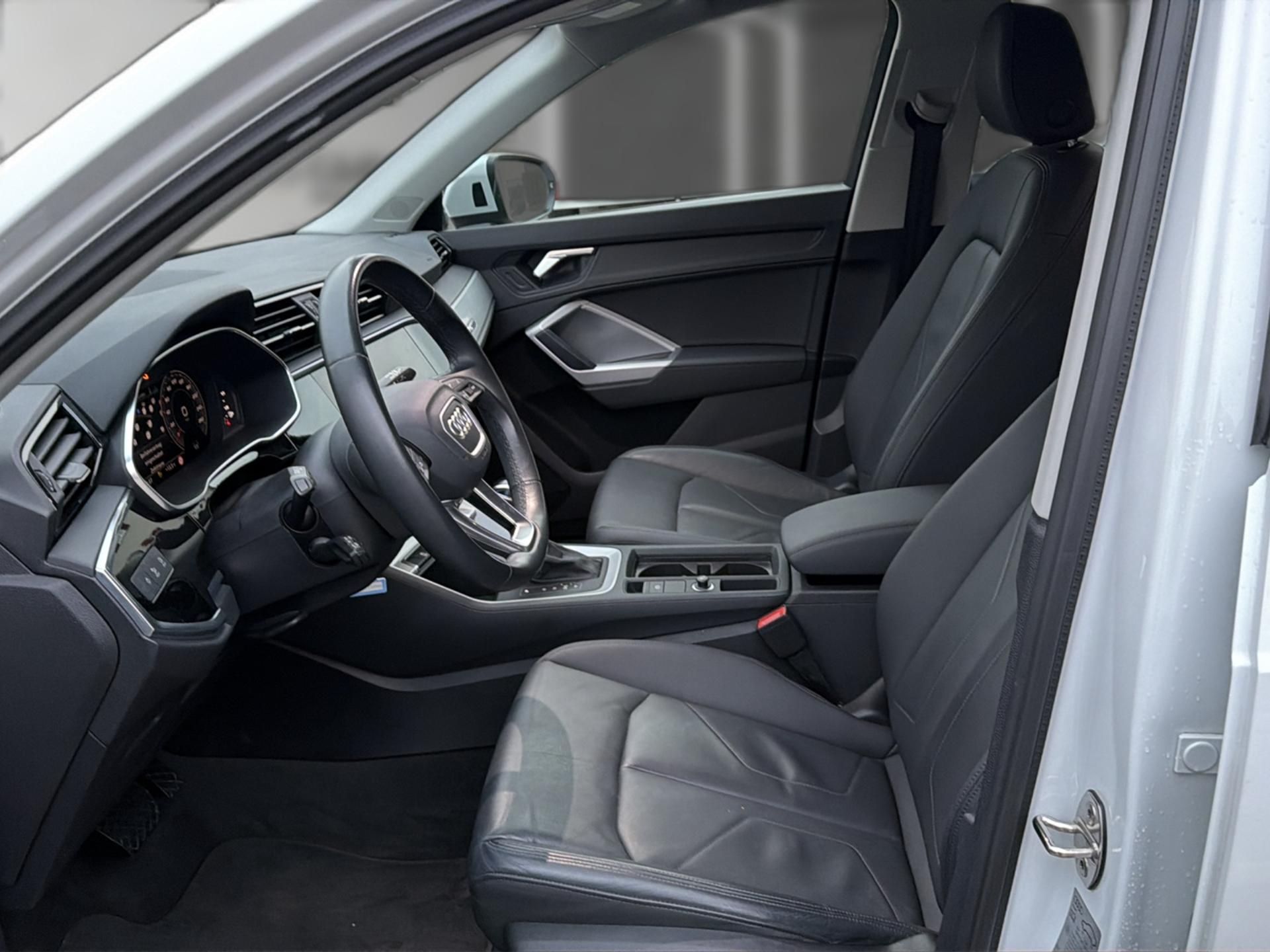 AUDI Q3 35 TFSI Attraction S-tronic-image-10