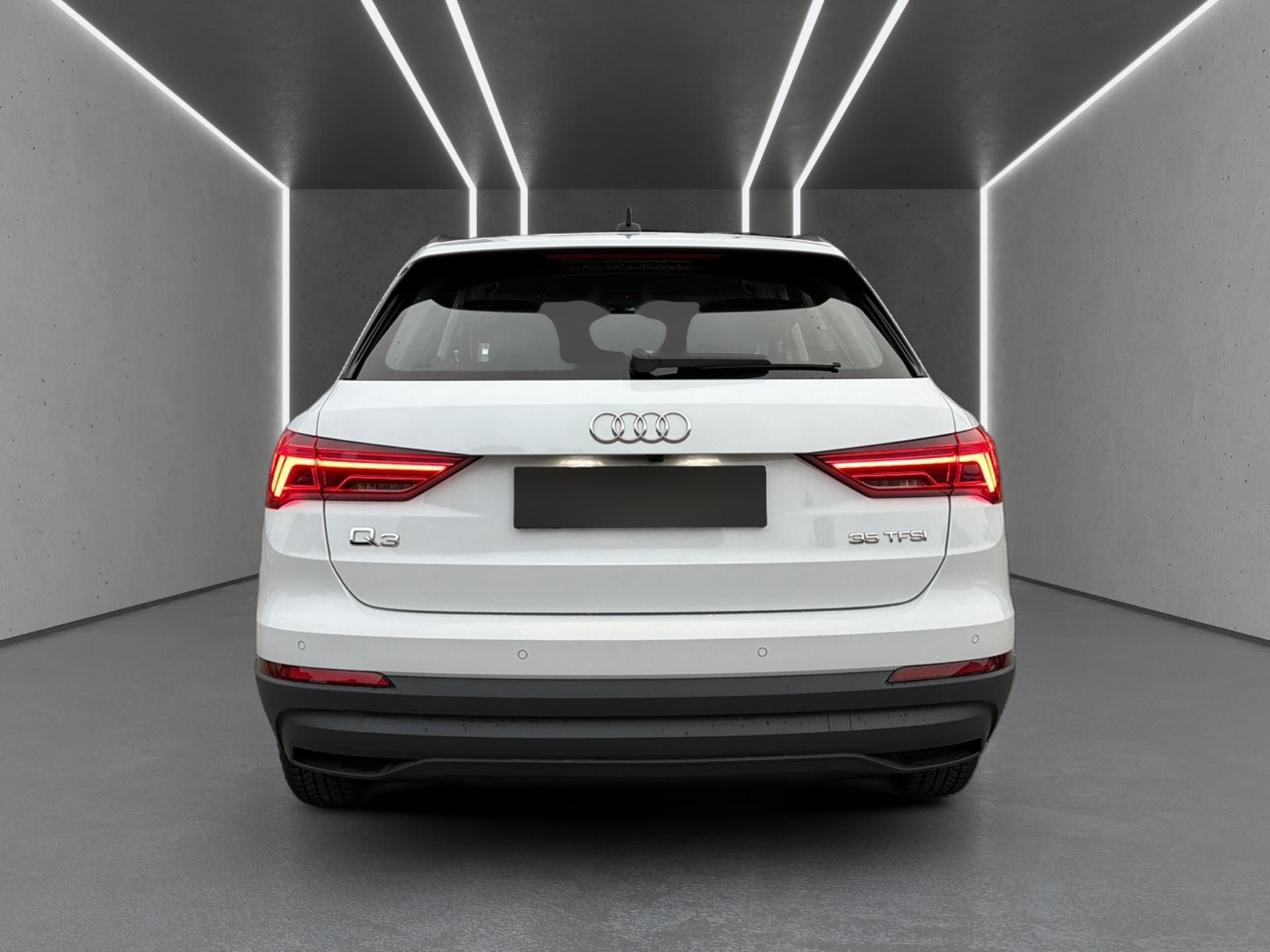 AUDI Q3 35 TFSI Attraction S-tronic-image-4