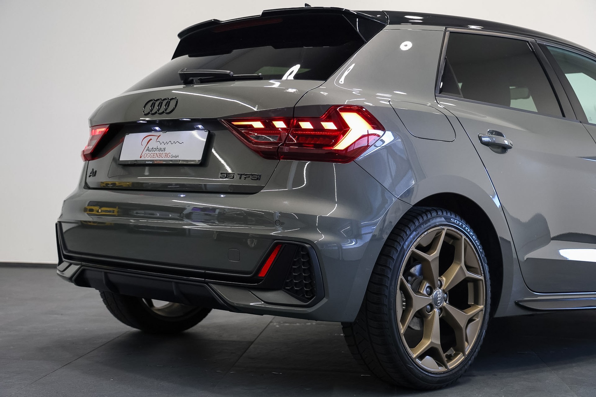 AUDI A1 Sportback 35 TFSI S Line S-tronic *CH-Fahrzeug*aus 1.Hand*-image-12