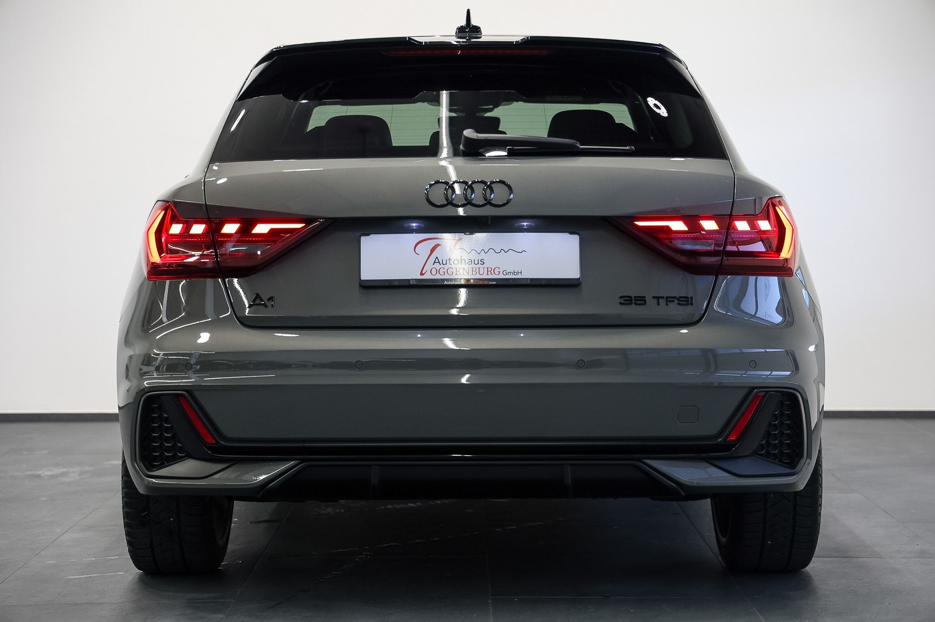 AUDI A1 Sportback 35 TFSI S Line S-tronic *CH-Fahrzeug*aus 1.Hand*-image-9