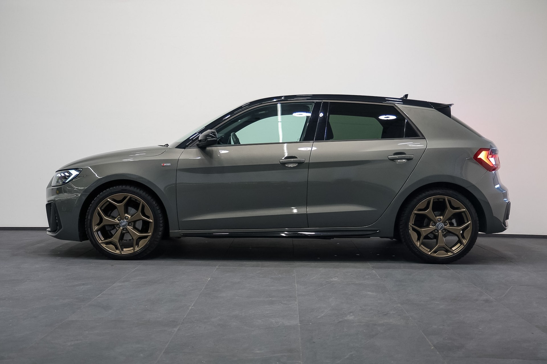 AUDI A1 Sportback 35 TFSI S Line S-tronic *CH-Fahrzeug*aus 1.Hand*-image-6
