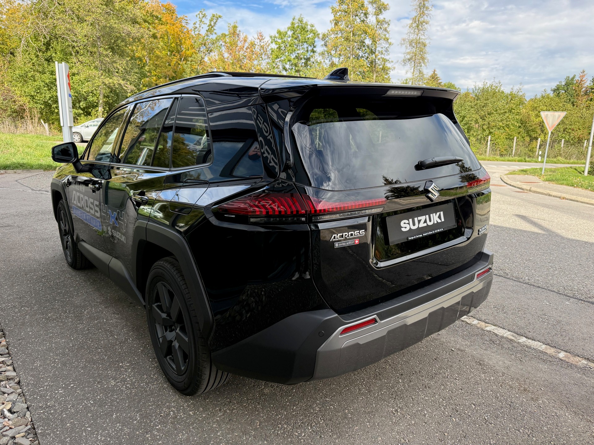 SUZUKI Across 2.5 Plug-in-Hybrid Compact Top E-CVT-image-3