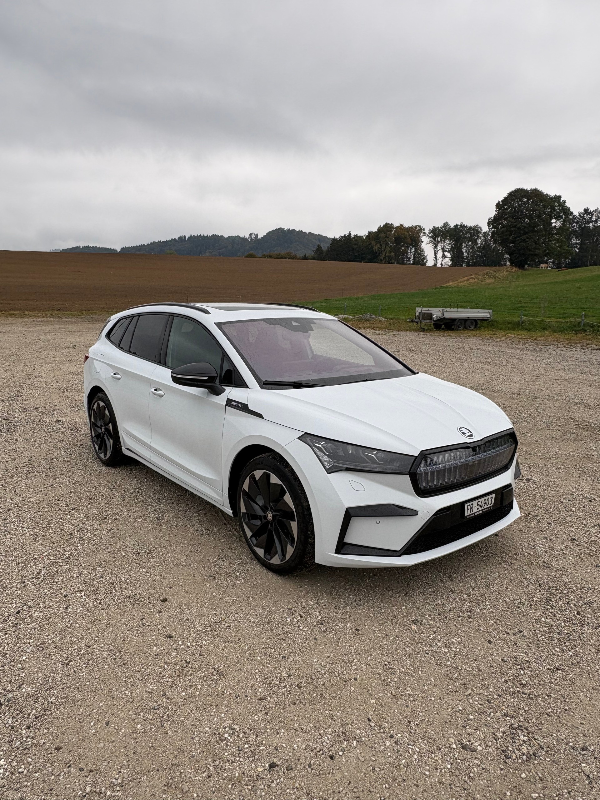 SKODA ENYAQ IV 80 Sportline *Vollausstattung*, *8-fach bereift*, *neue Winterreifen*, *1. Hand*-image-1