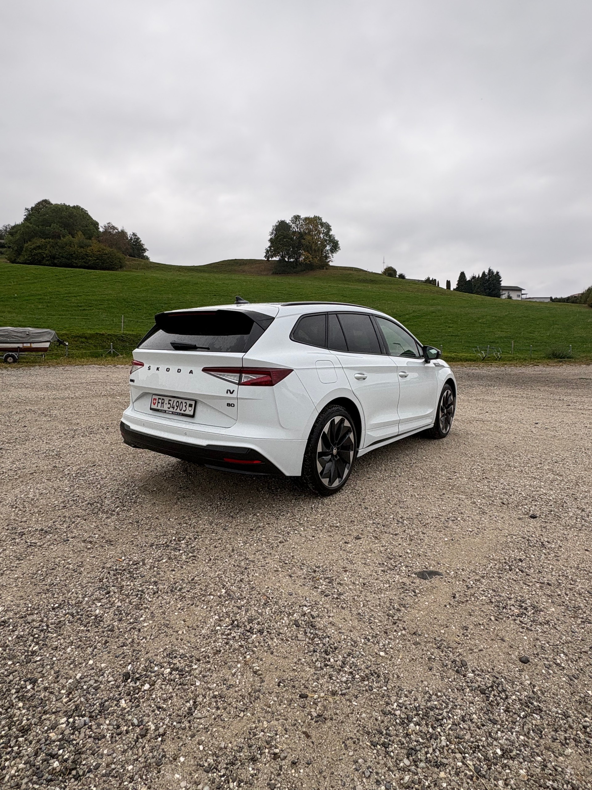 SKODA ENYAQ IV 80 Sportline *Vollausstattung*, *8-fach bereift*, *neue Winterreifen*, *1. Hand*-image-2