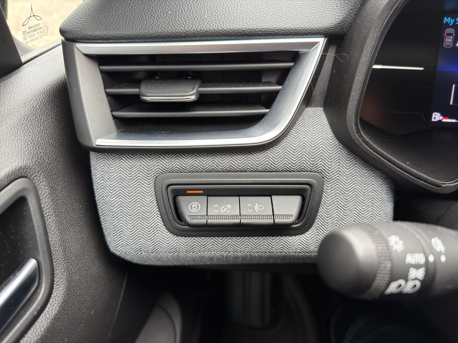 RENAULT Clio 1.6 E-Tech Techno-image-19