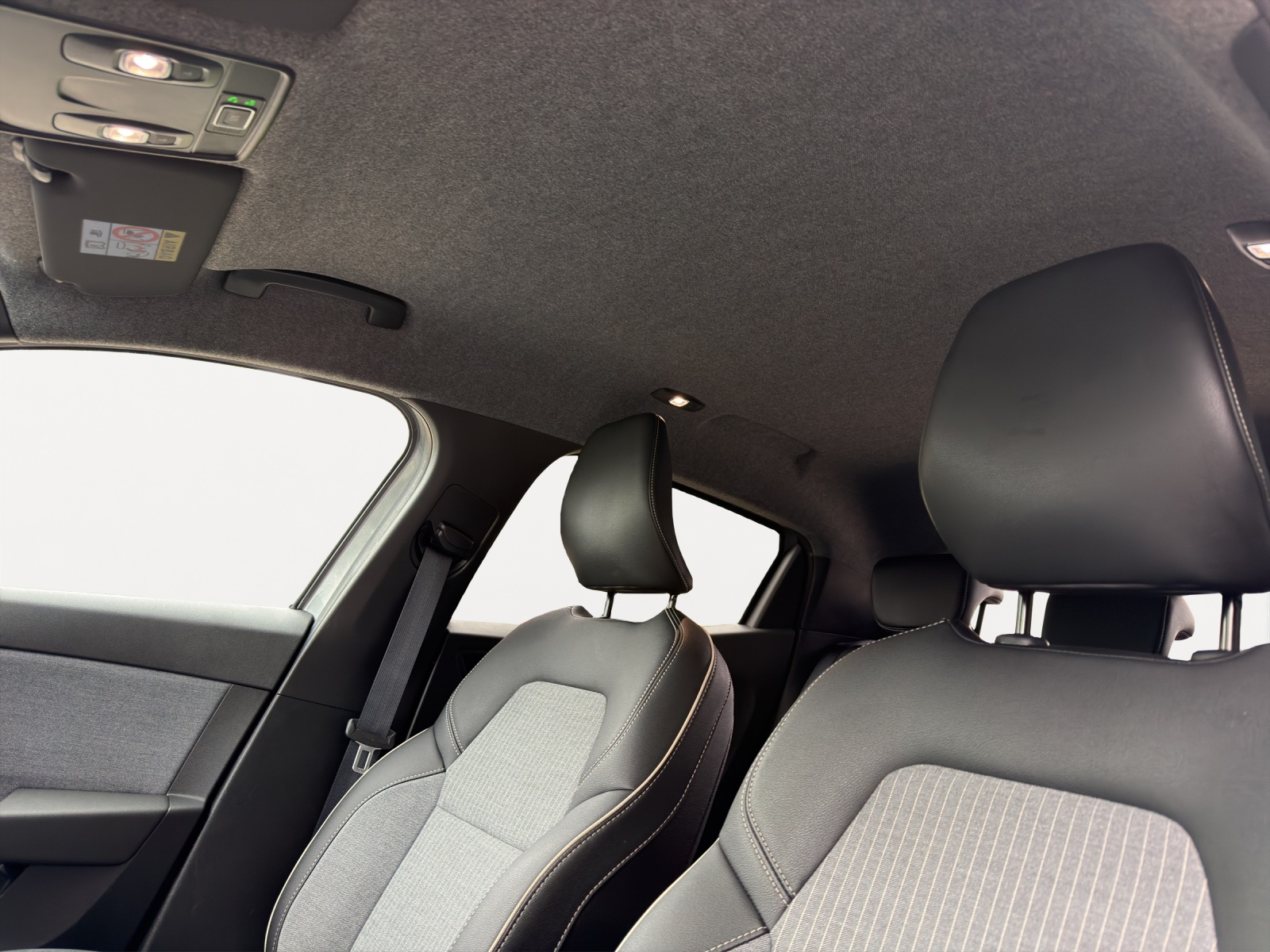 RENAULT Clio 1.6 E-Tech Techno-image-13