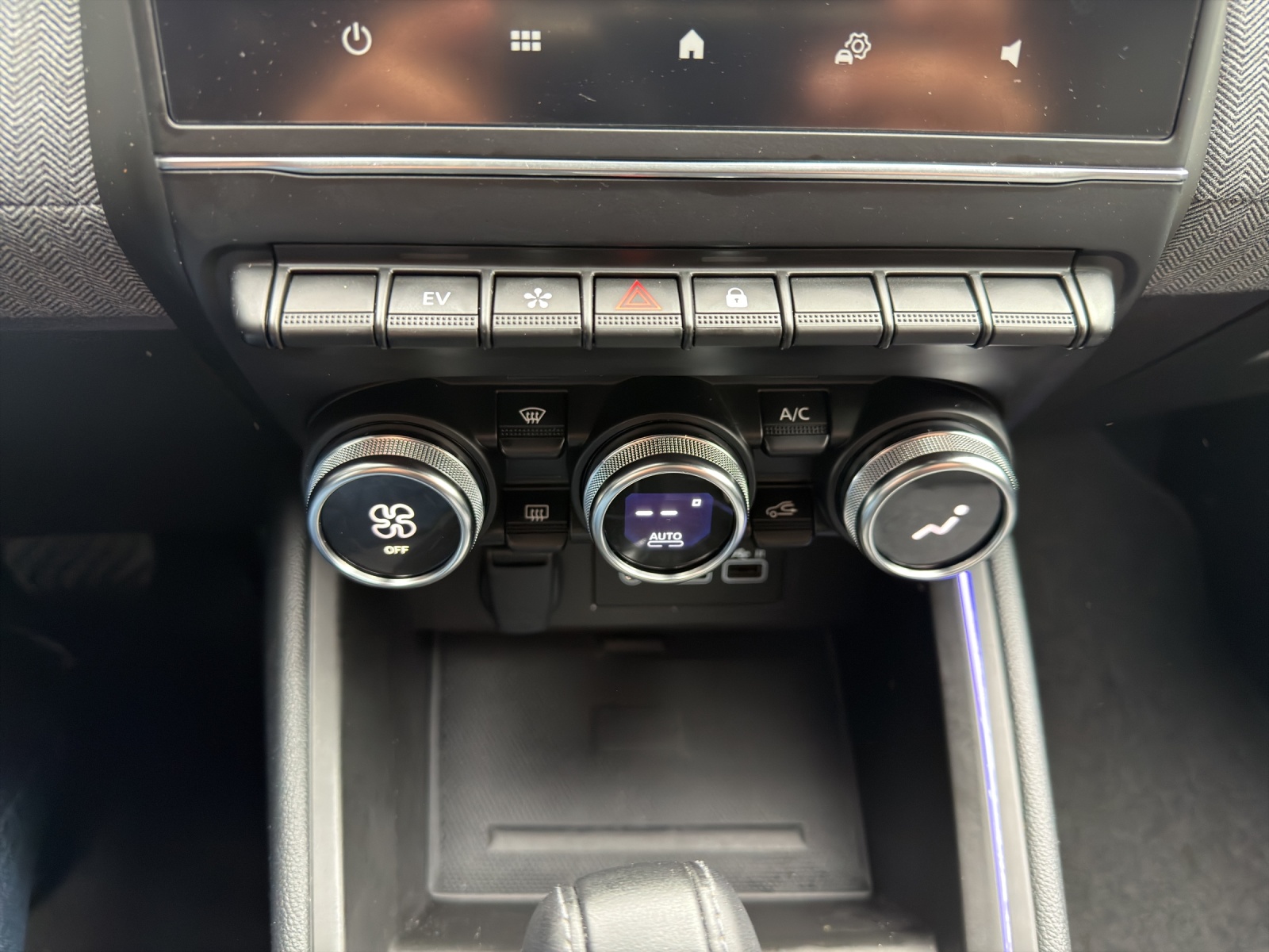 RENAULT Clio 1.6 E-Tech Techno-image-21