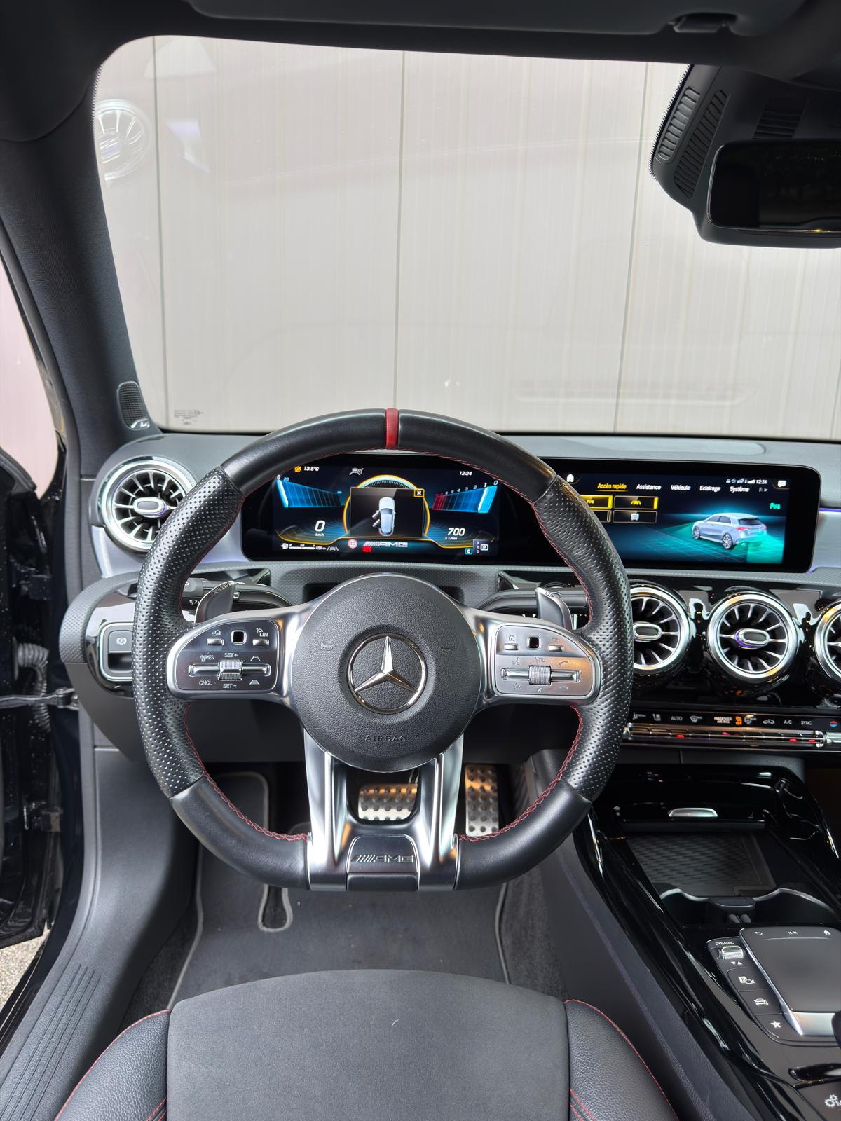 MERCEDES-BENZ A 35 AMG 4Matic Speedshift-image-19