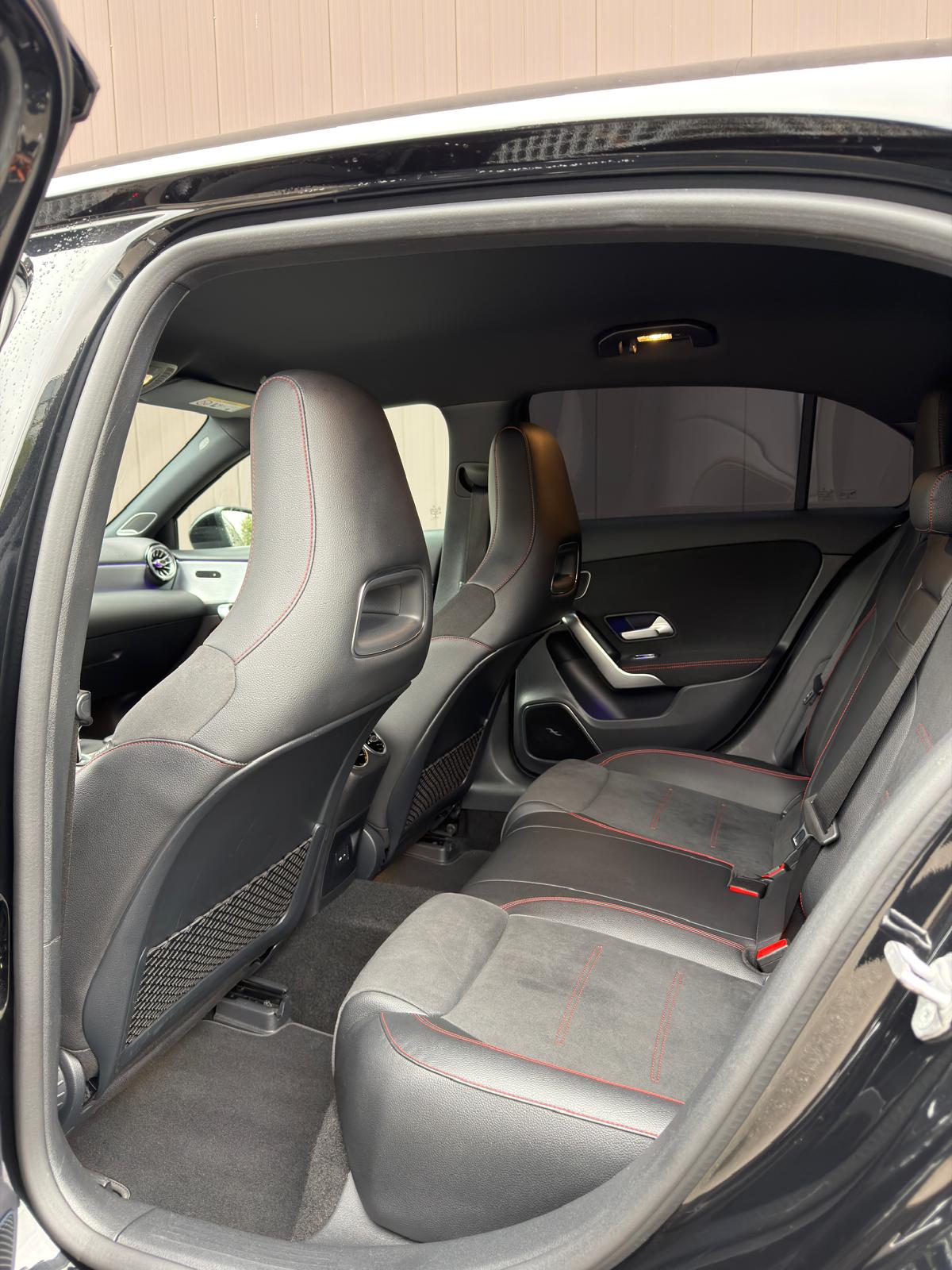 MERCEDES-BENZ A 35 AMG 4Matic Speedshift-image-13