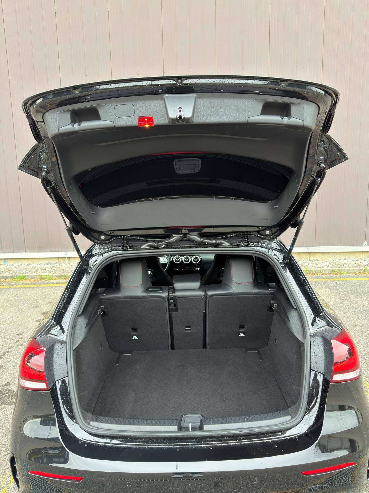MERCEDES-BENZ A 35 AMG 4Matic Speedshift-image-10