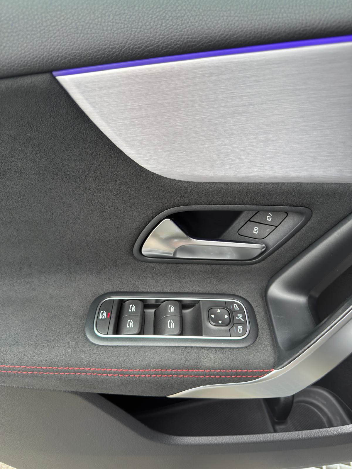 MERCEDES-BENZ A 35 AMG 4Matic Speedshift-image-14