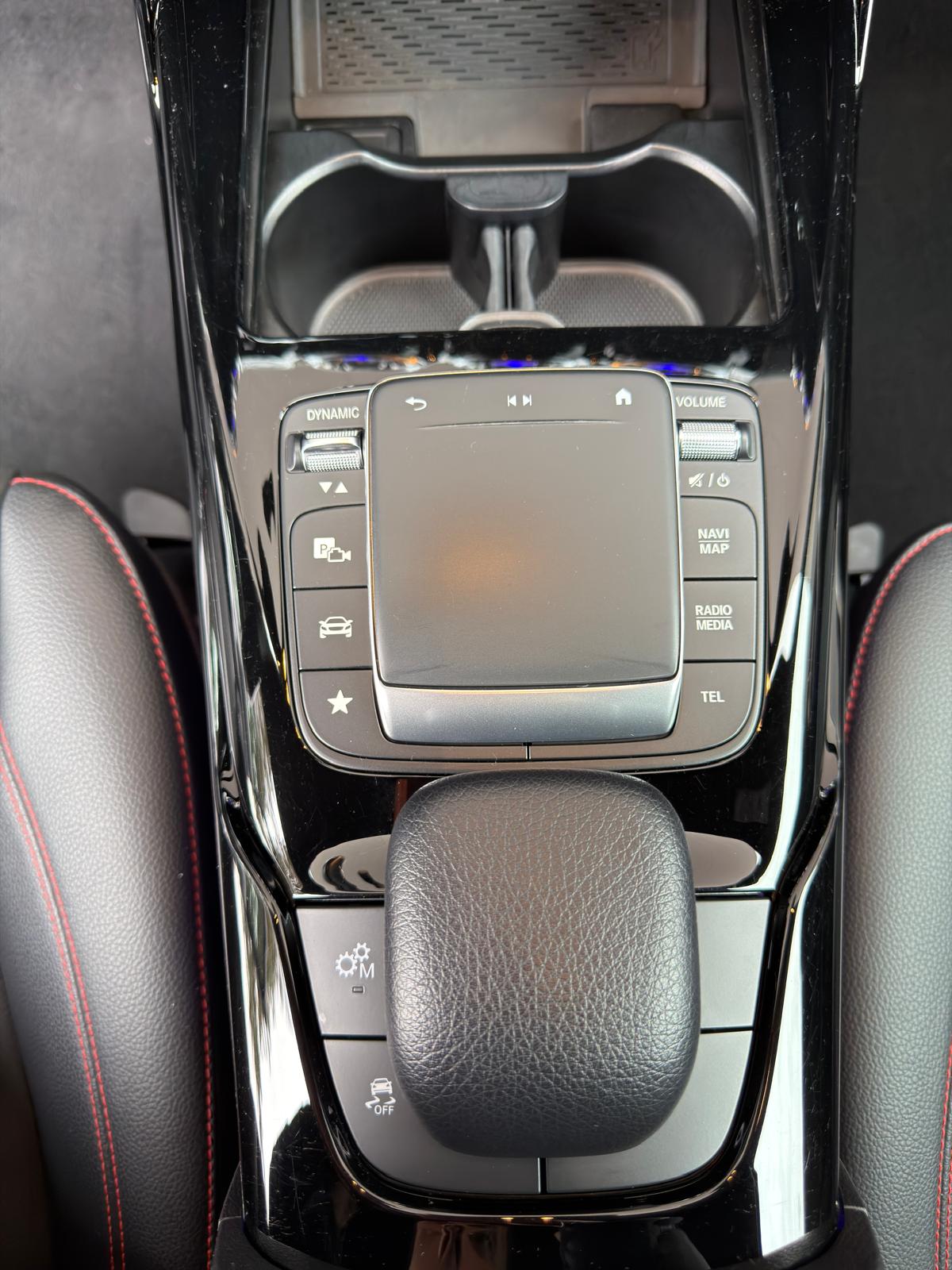 MERCEDES-BENZ A 35 AMG 4Matic Speedshift-image-18