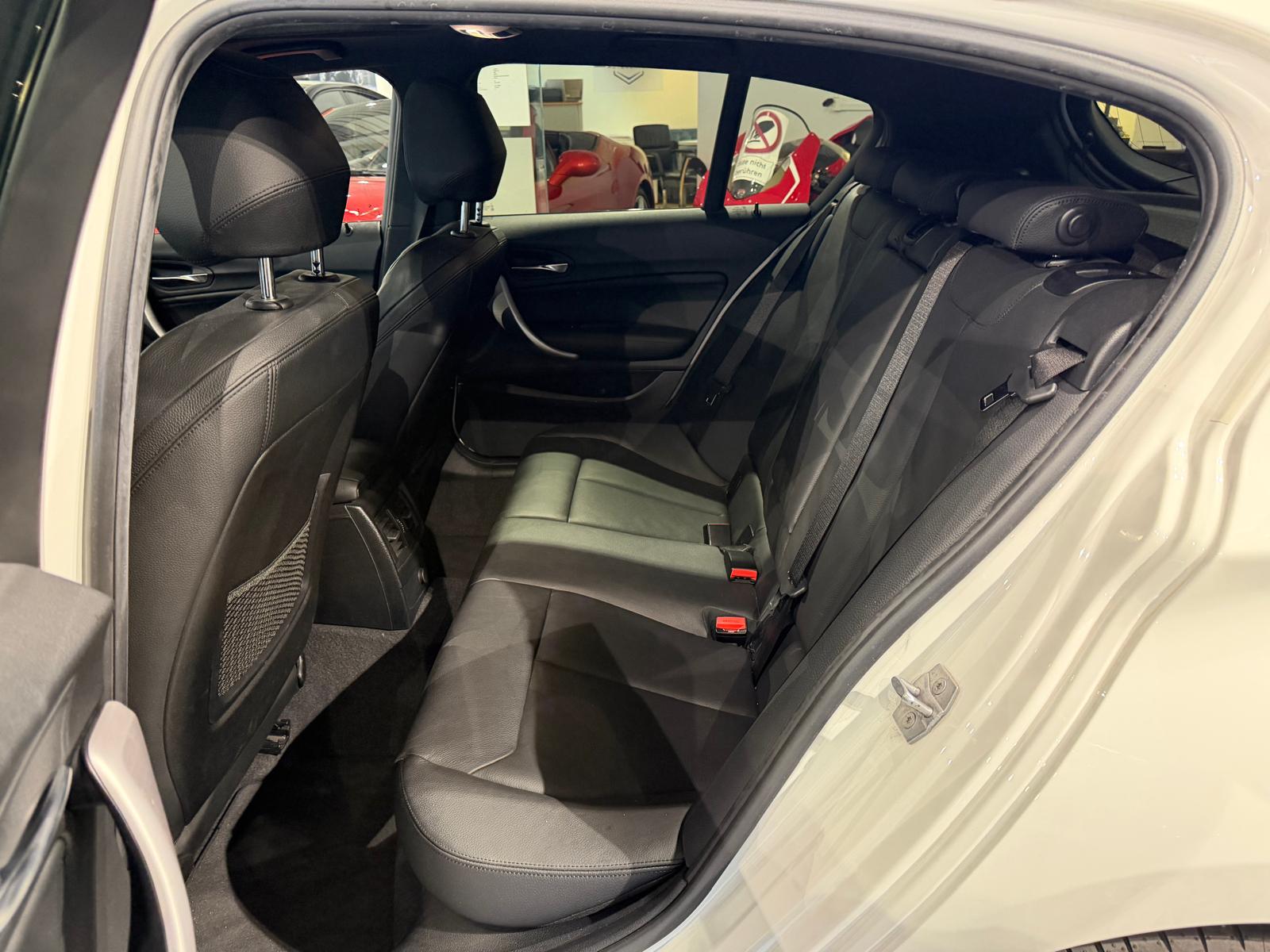 BMW M140i xDrive Steptronic-image-6