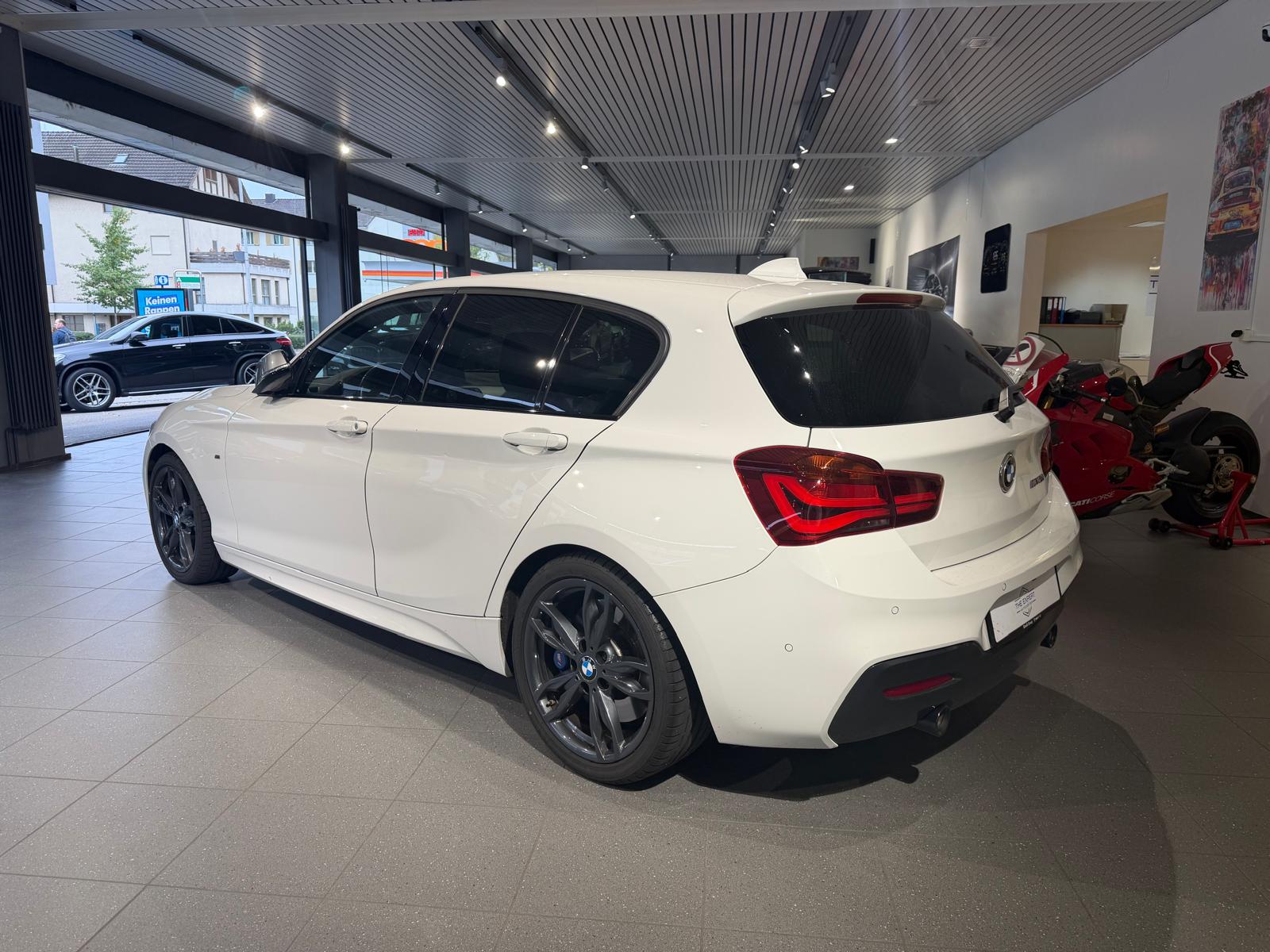 BMW M140i xDrive Steptronic-image-3
