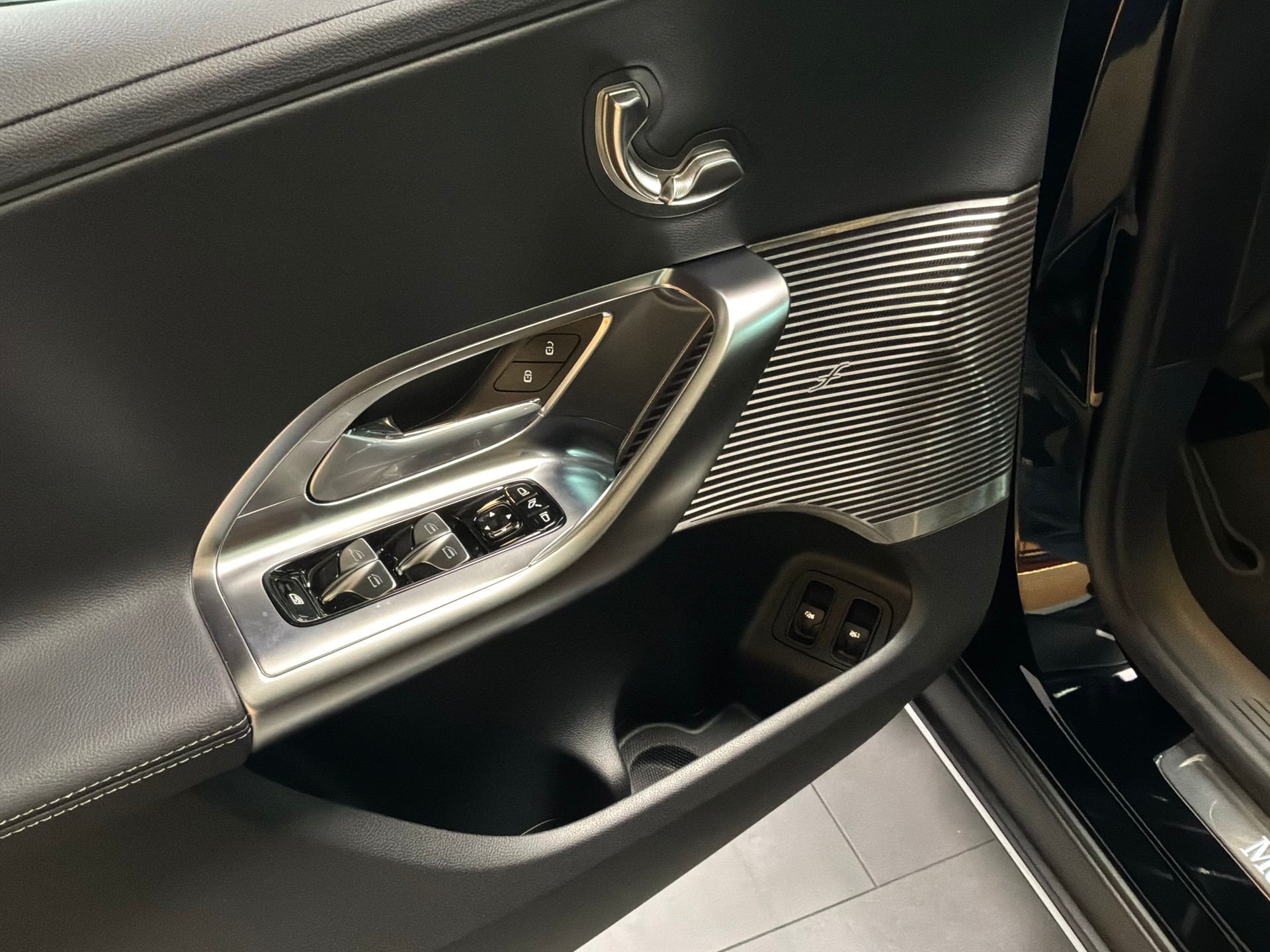MERCEDES-BENZ GLC 300 4MATIC 85 kWh-image-12