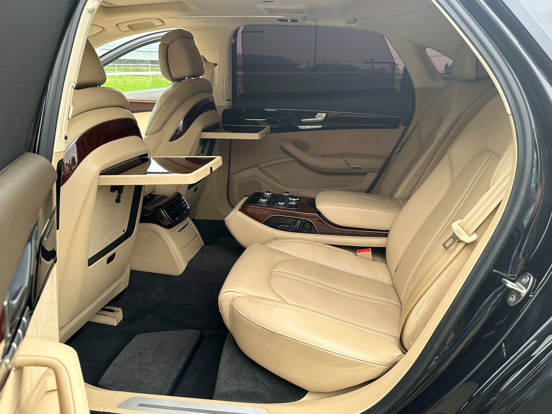 AUDI A8 L 3.0 TFSI quattro tiptronic-image-9