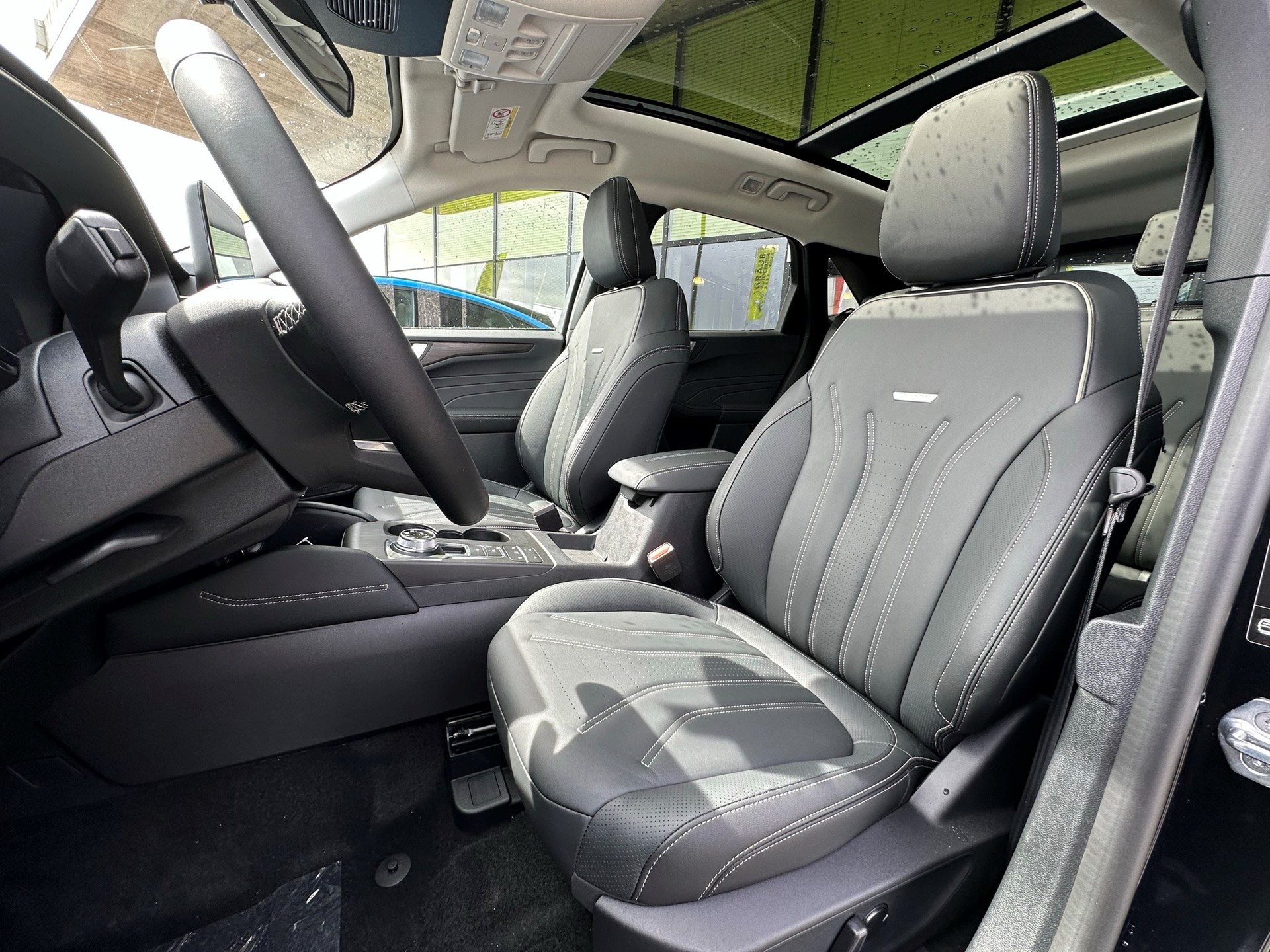 FORD Kuga 2.5 PHEV Vignale 2WD-image-6