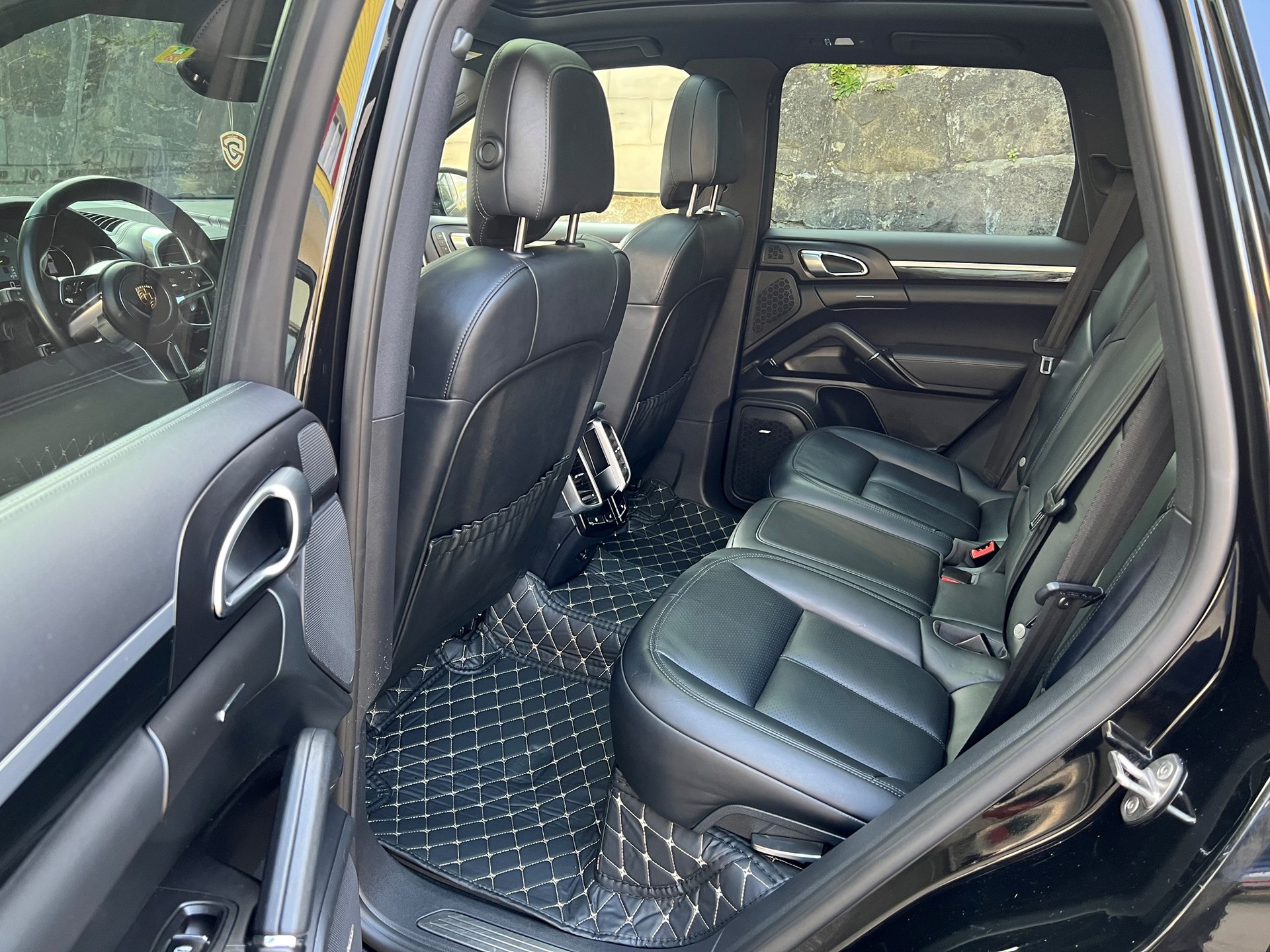 PORSCHE Cayenne S E-Hybrid-image-12