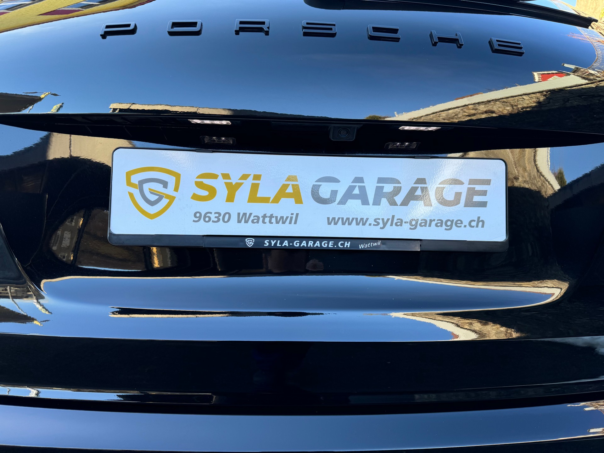 PORSCHE Cayenne S E-Hybrid-image-15
