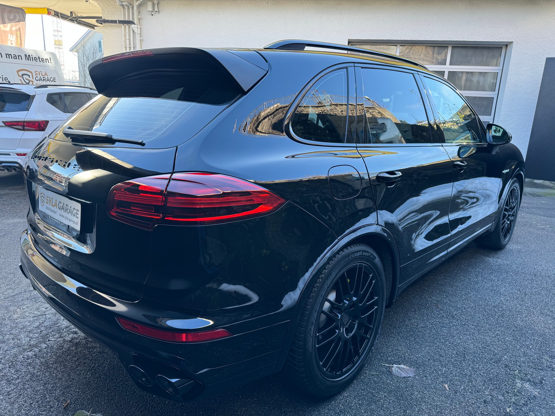 PORSCHE Cayenne S E-Hybrid-image-8