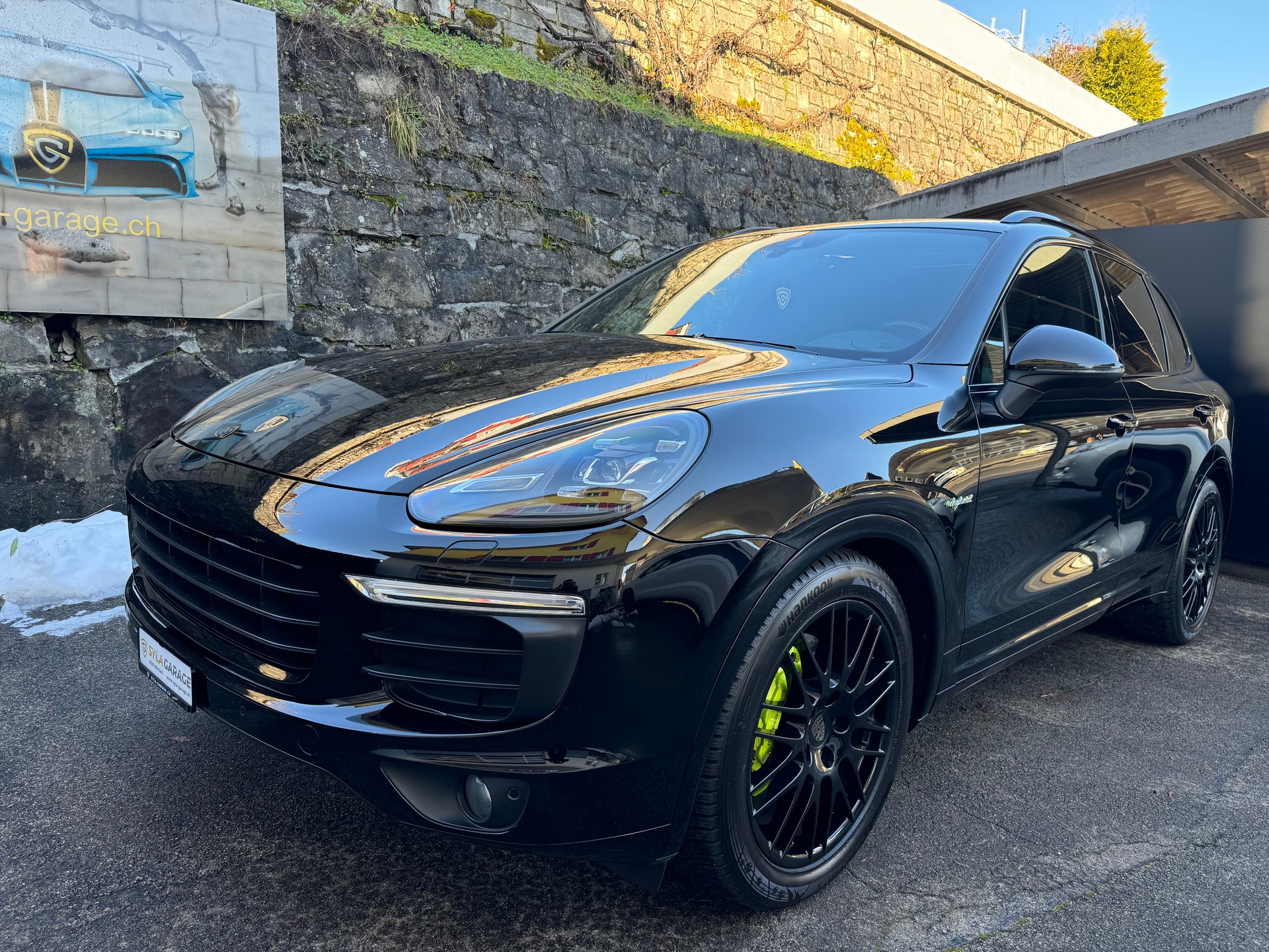 PORSCHE Cayenne S E-Hybrid-image-1
