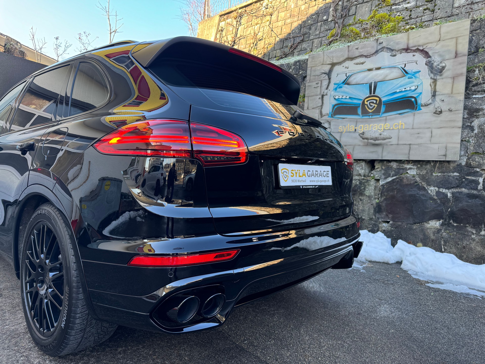 PORSCHE Cayenne S E-Hybrid-image-5