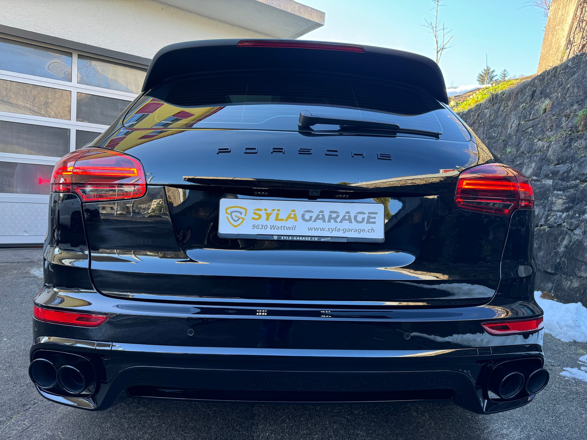 PORSCHE Cayenne S E-Hybrid-image-9
