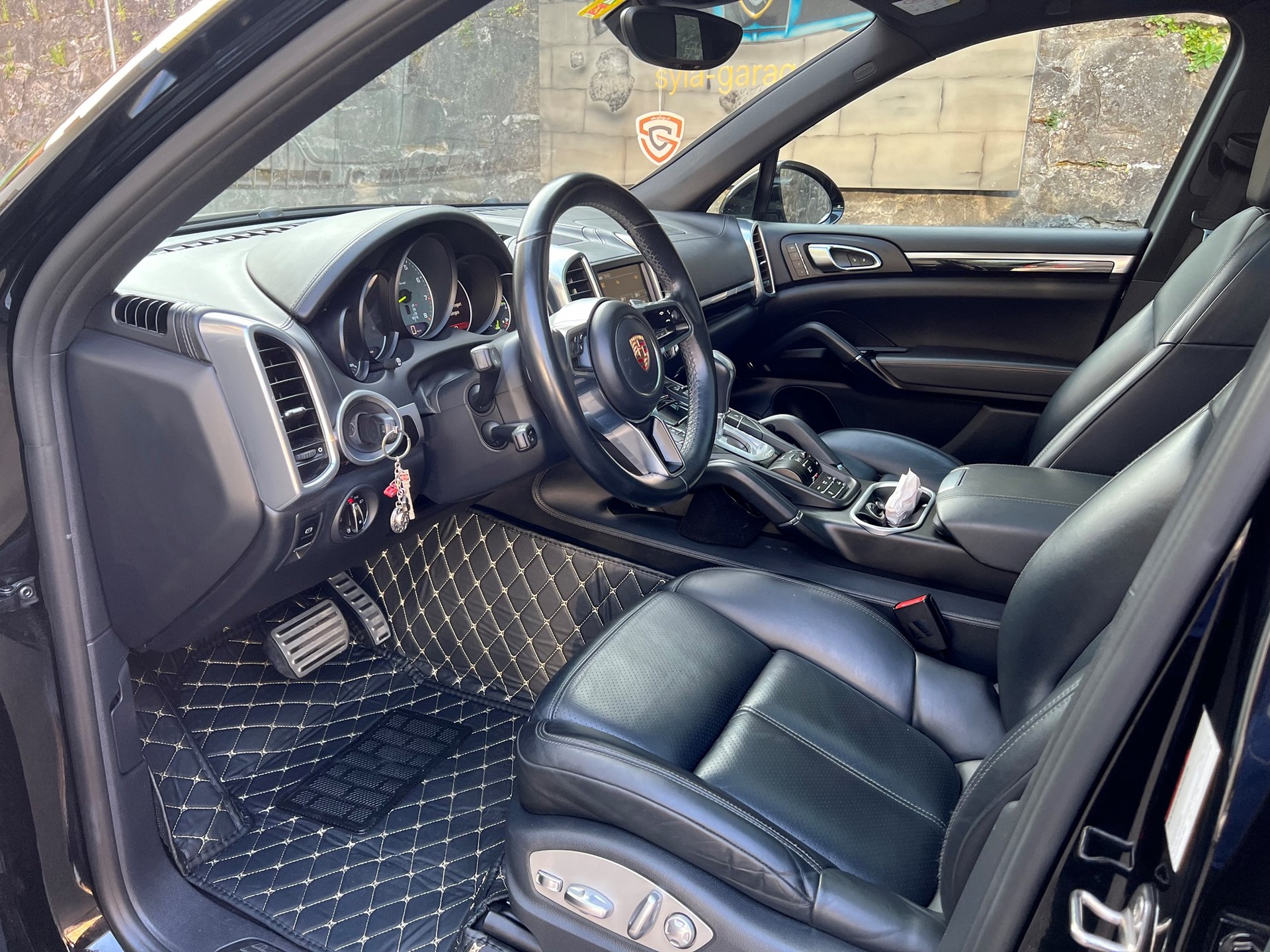 PORSCHE Cayenne S E-Hybrid-image-10