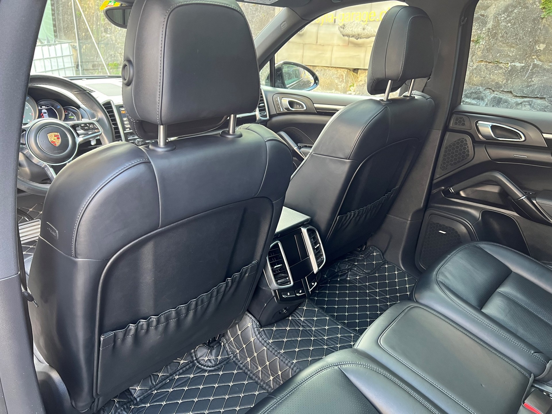 PORSCHE Cayenne S E-Hybrid-image-13