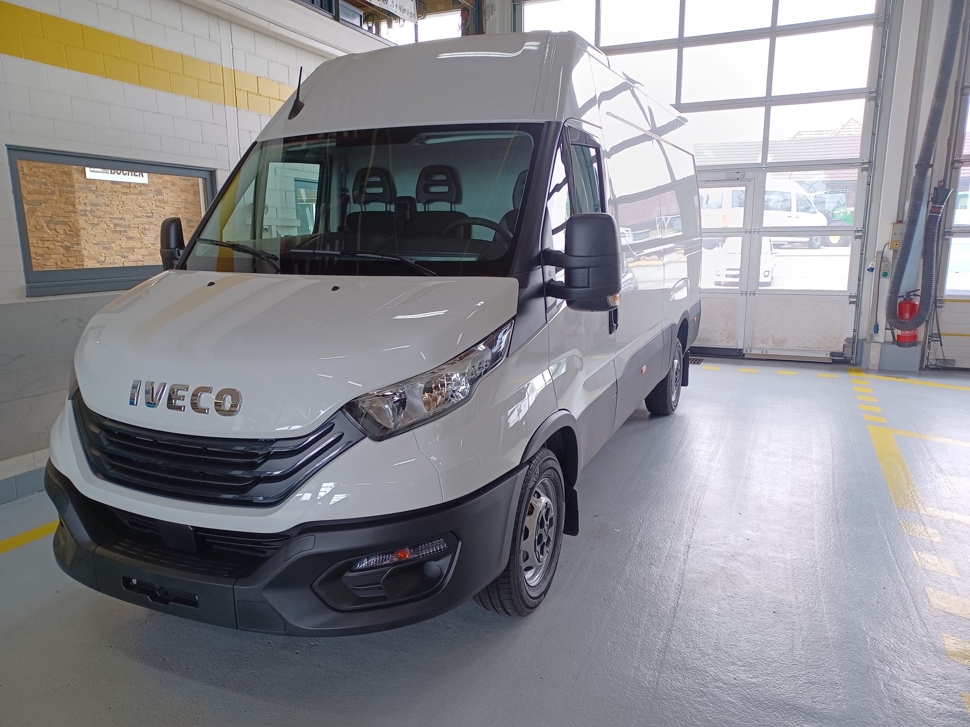 IVECO 35S18HA8V L3520 H2-image-1