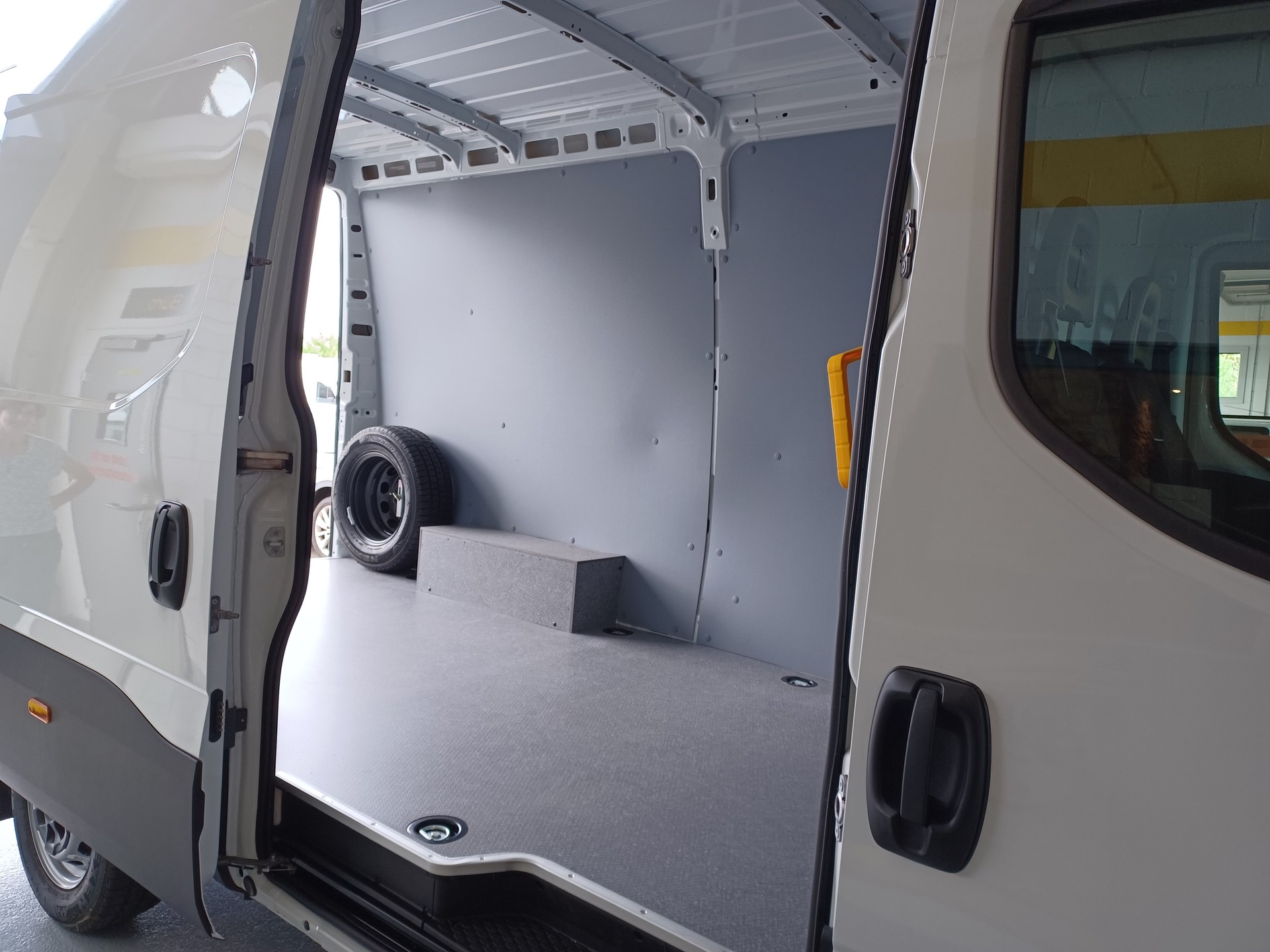 IVECO 35S18HA8V L3520 H2-image-4
