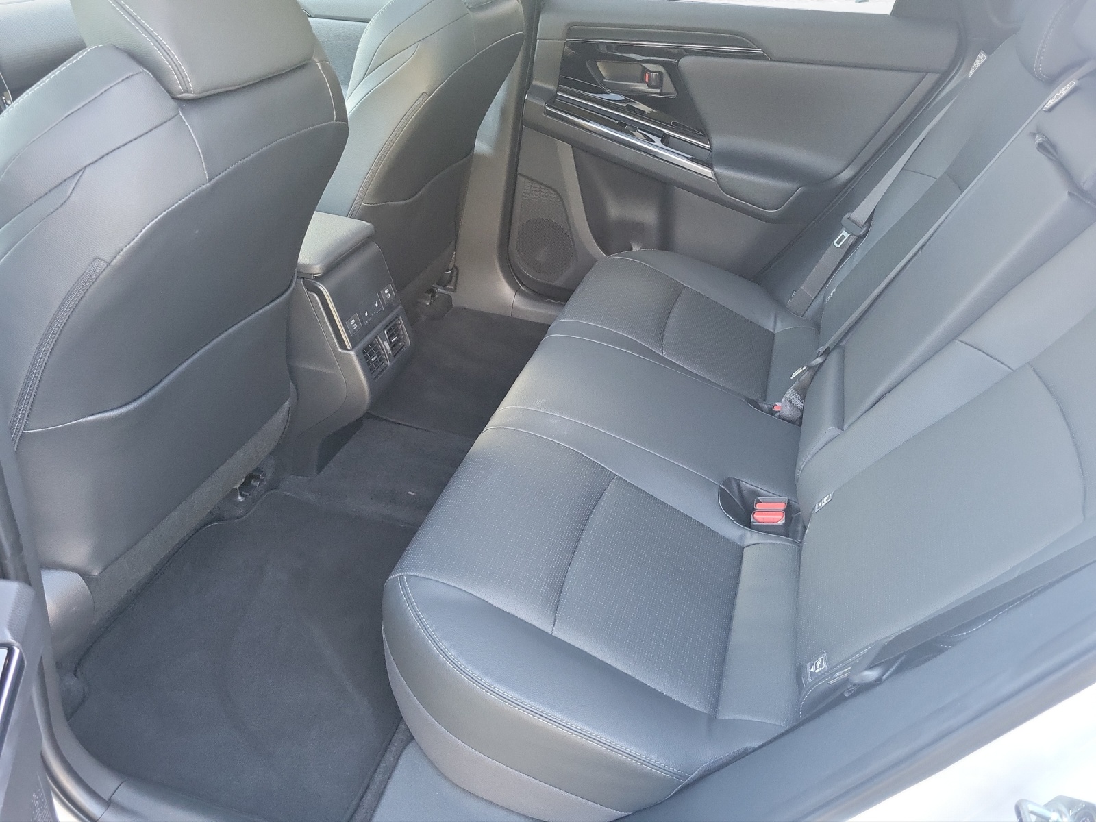 TOYOTA bZ4X Premium AWD-image-13