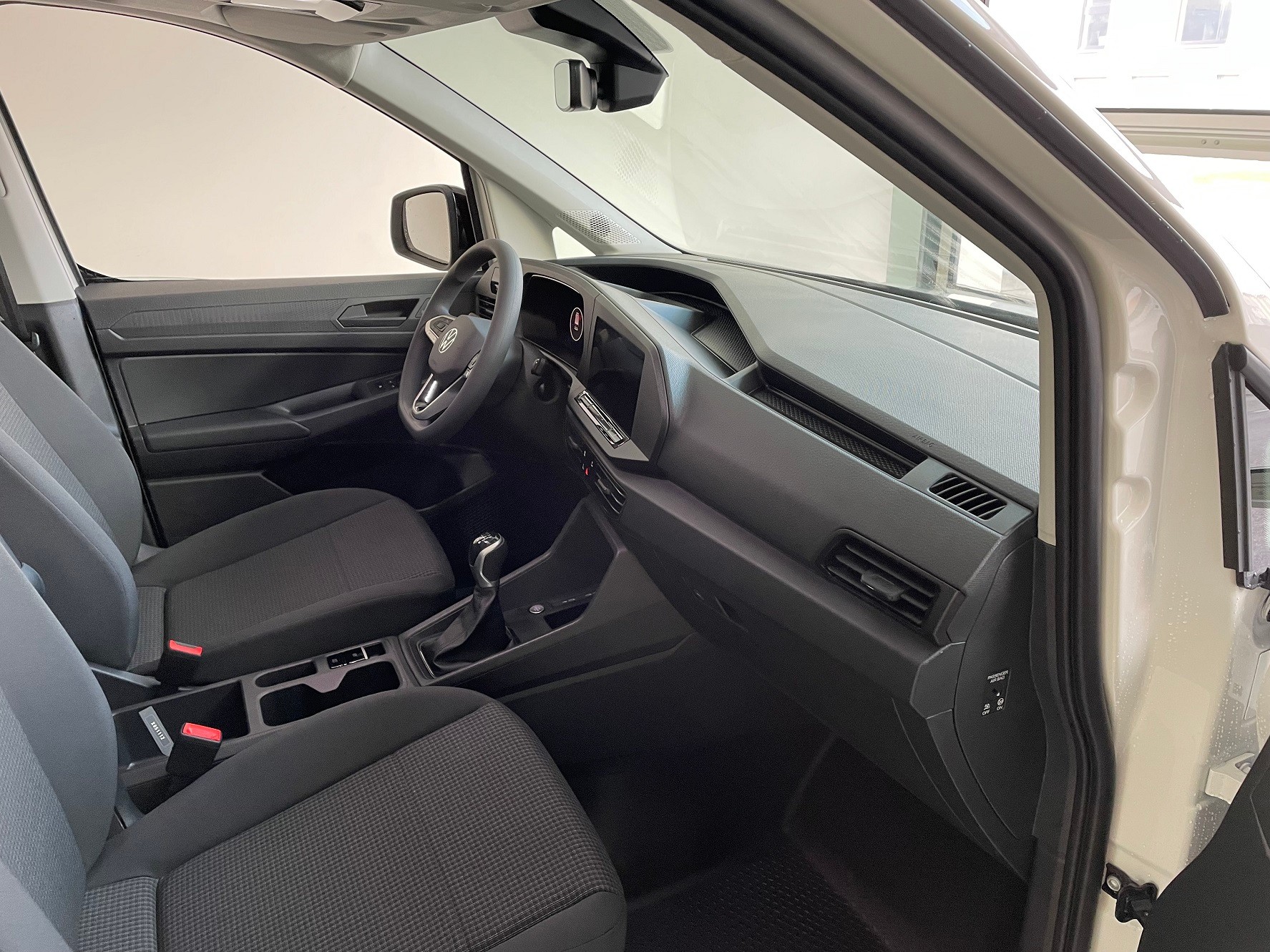 VW Caddy Cargo 1.5 TSI Entry-image-4