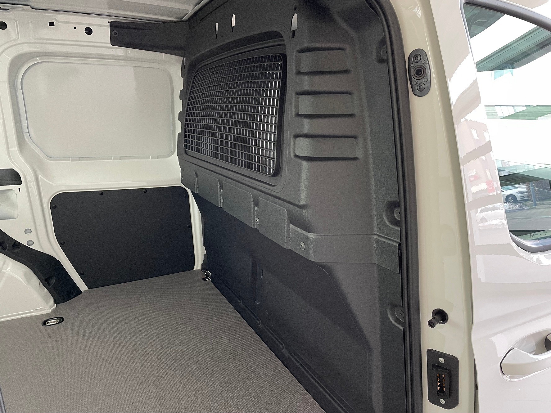 VW Caddy Cargo 1.5 TSI Entry-image-7