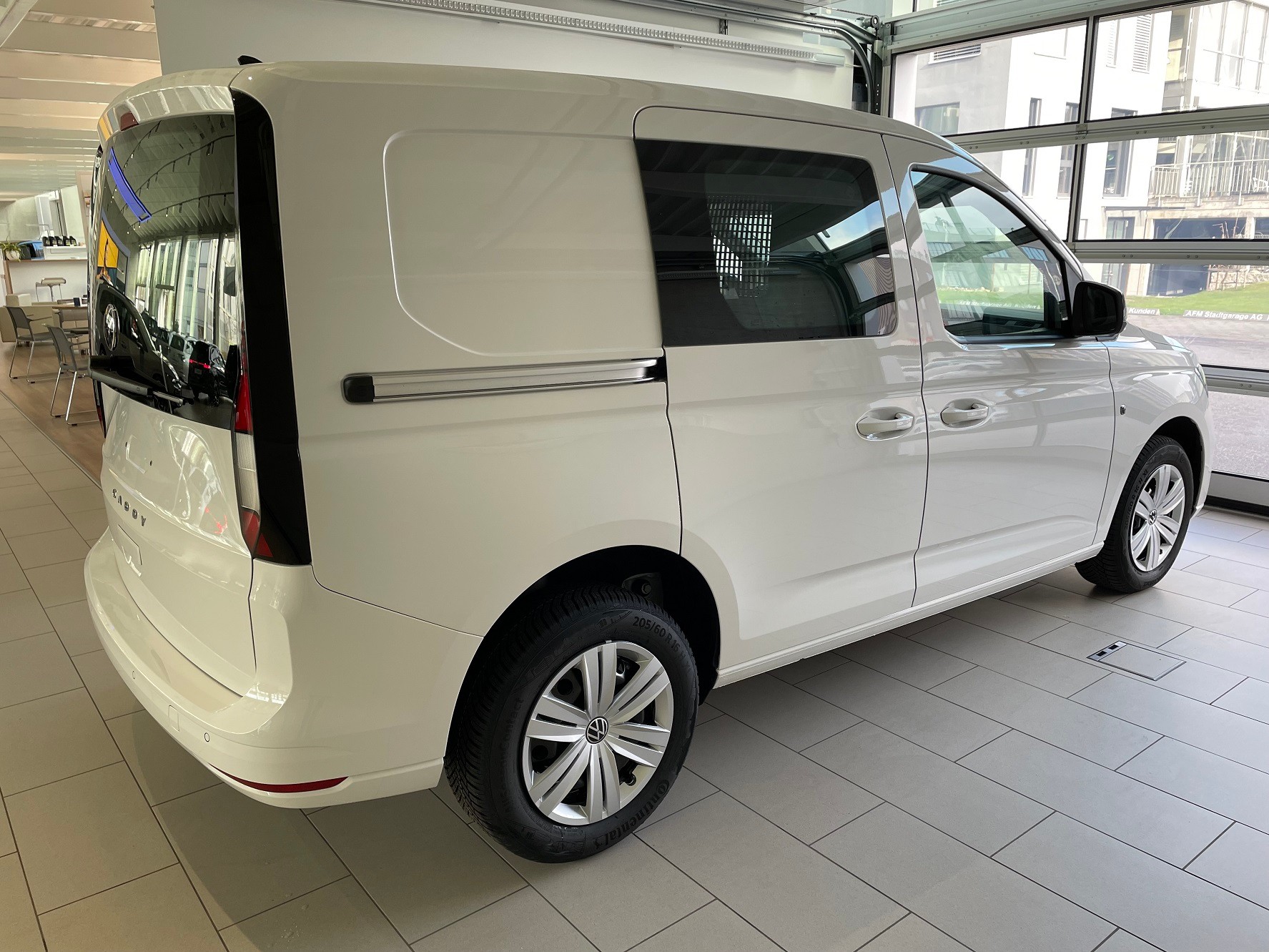 VW Caddy Cargo 1.5 TSI Entry-showroom-element-1
