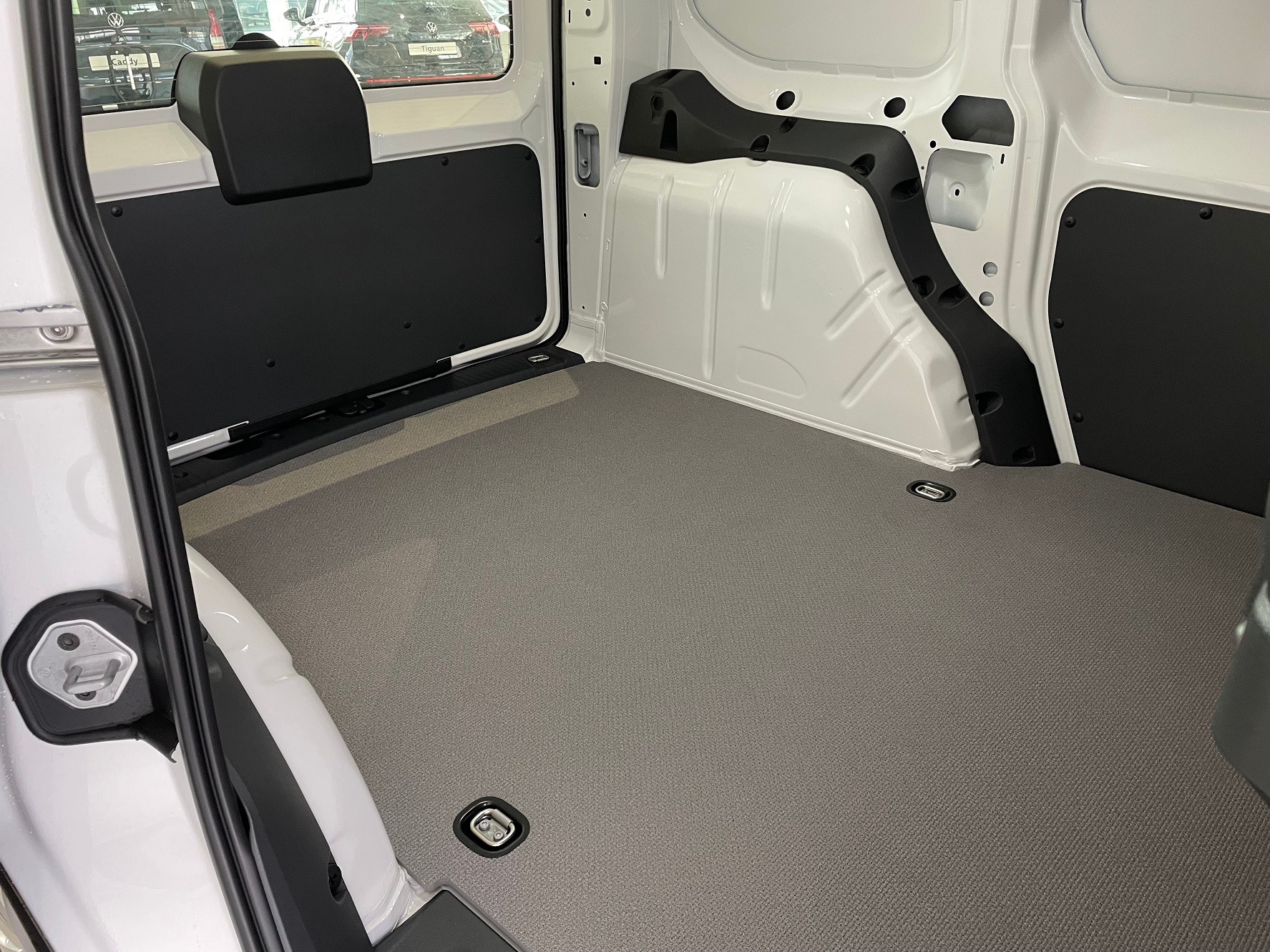 VW Caddy Cargo 1.5 TSI Entry-image-8