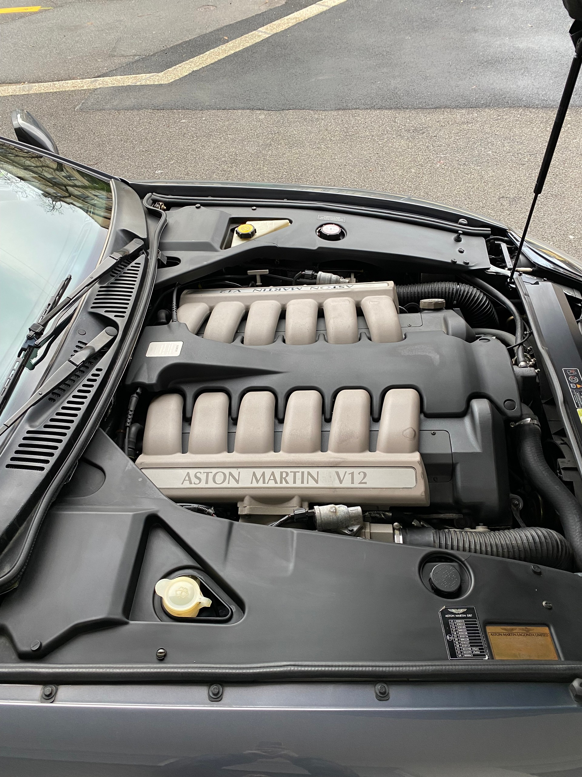 ASTON MARTIN DB7 Vantage Volante-image-14