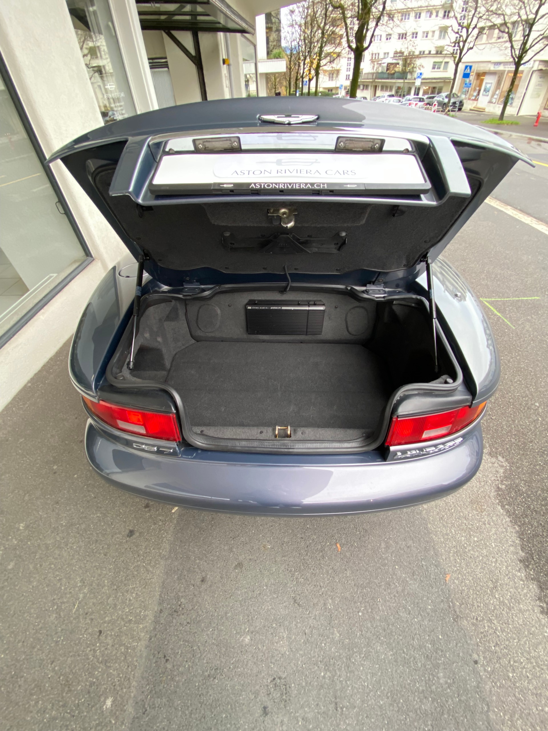 ASTON MARTIN DB7 Vantage Volante-image-13