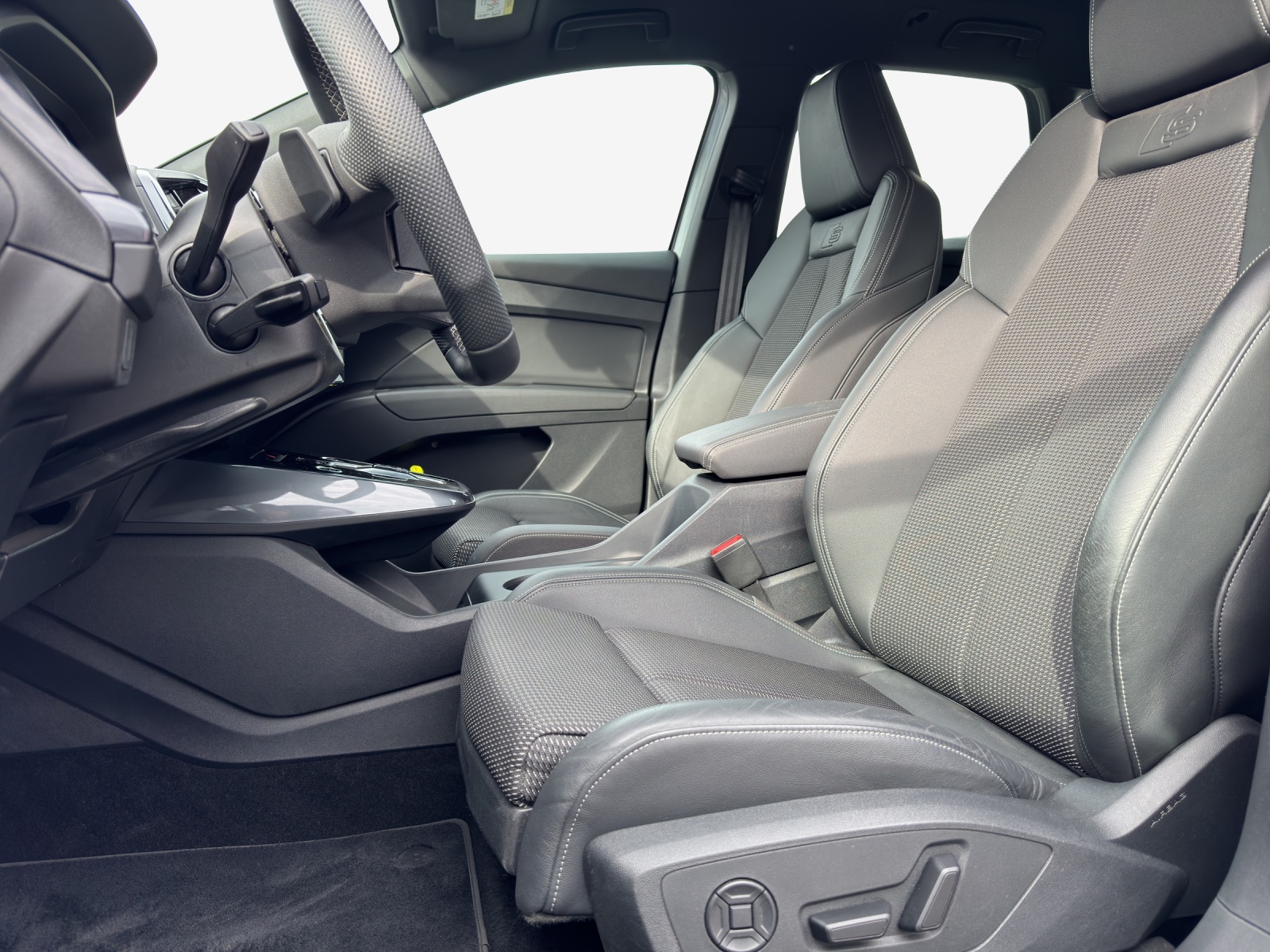 AUDI Q4 e-tron 45 Attraction quattro-image-7