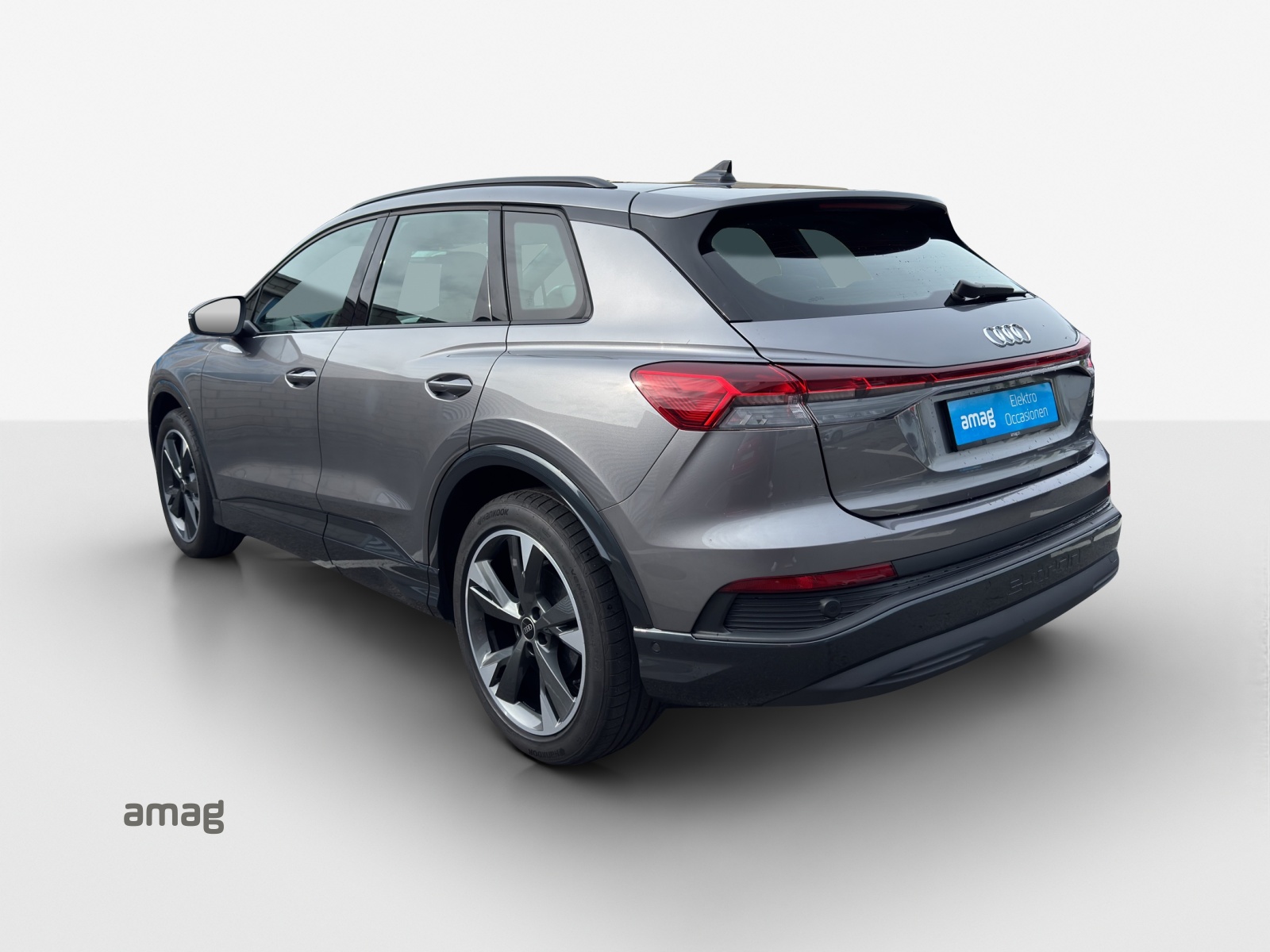 AUDI Q4 e-tron 45 Attraction quattro-image-2