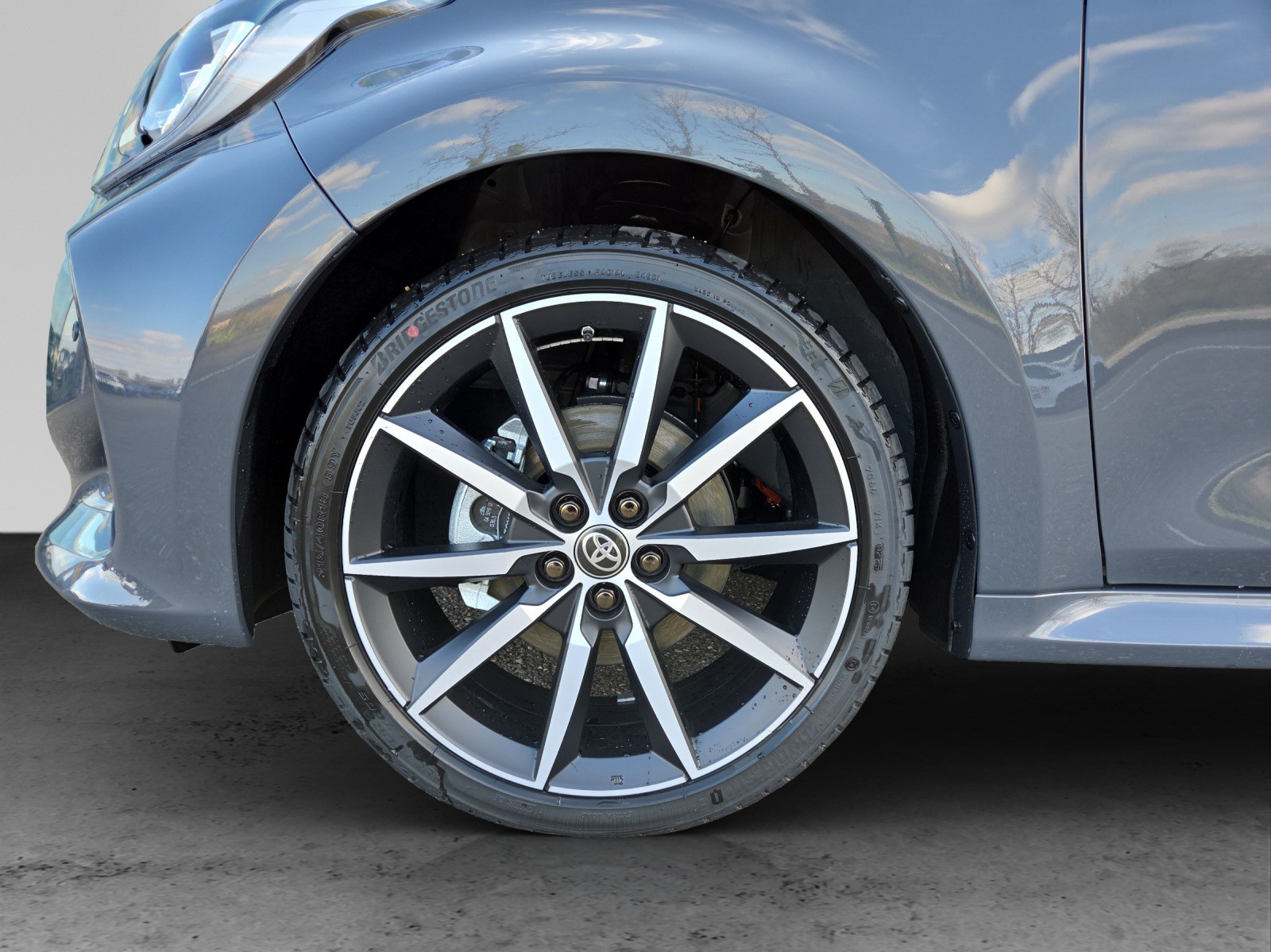 TOYOTA Yaris 1.5 GR Sport e-CVT-image-8