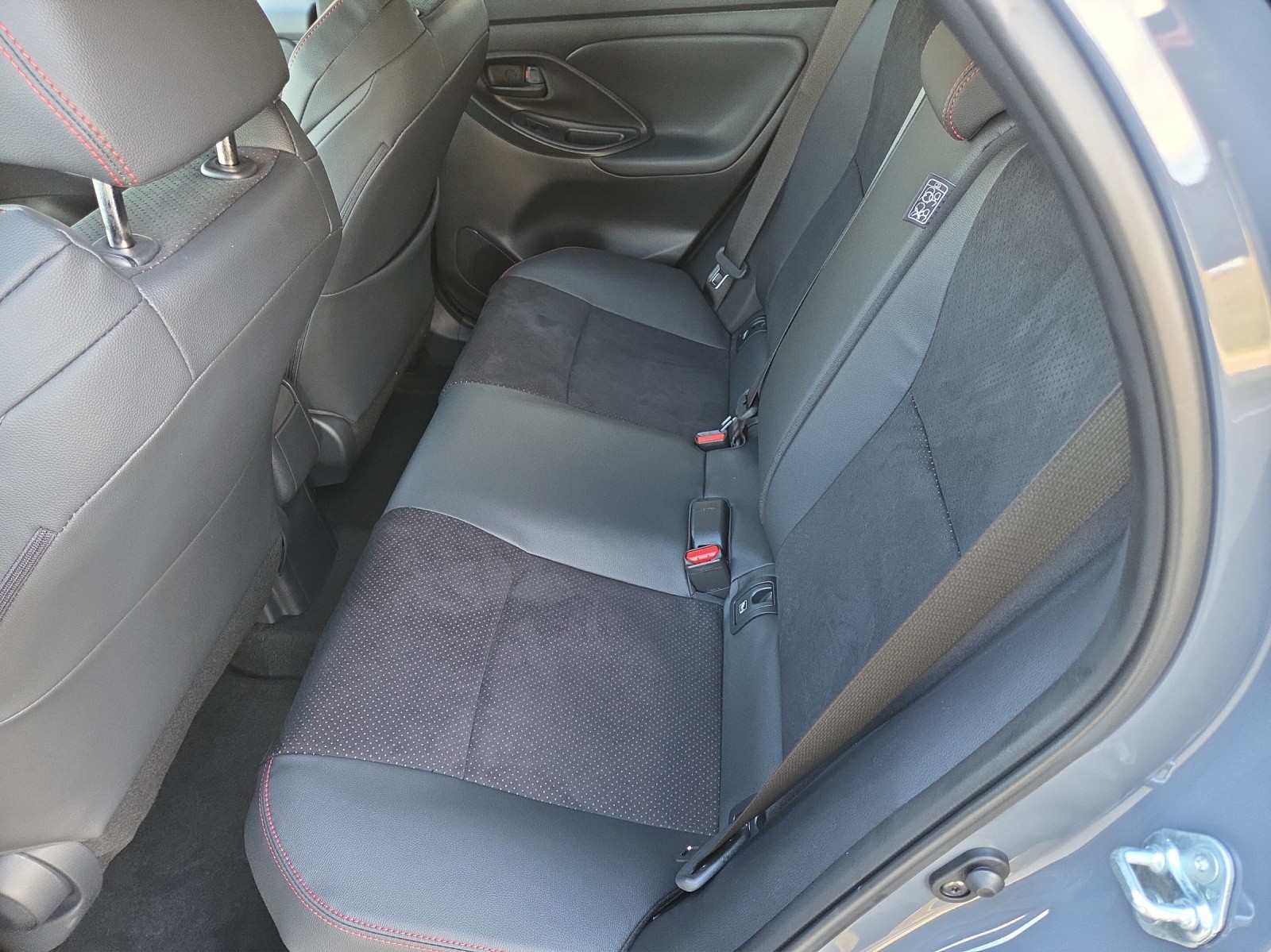 TOYOTA Yaris 1.5 GR Sport e-CVT-image-10