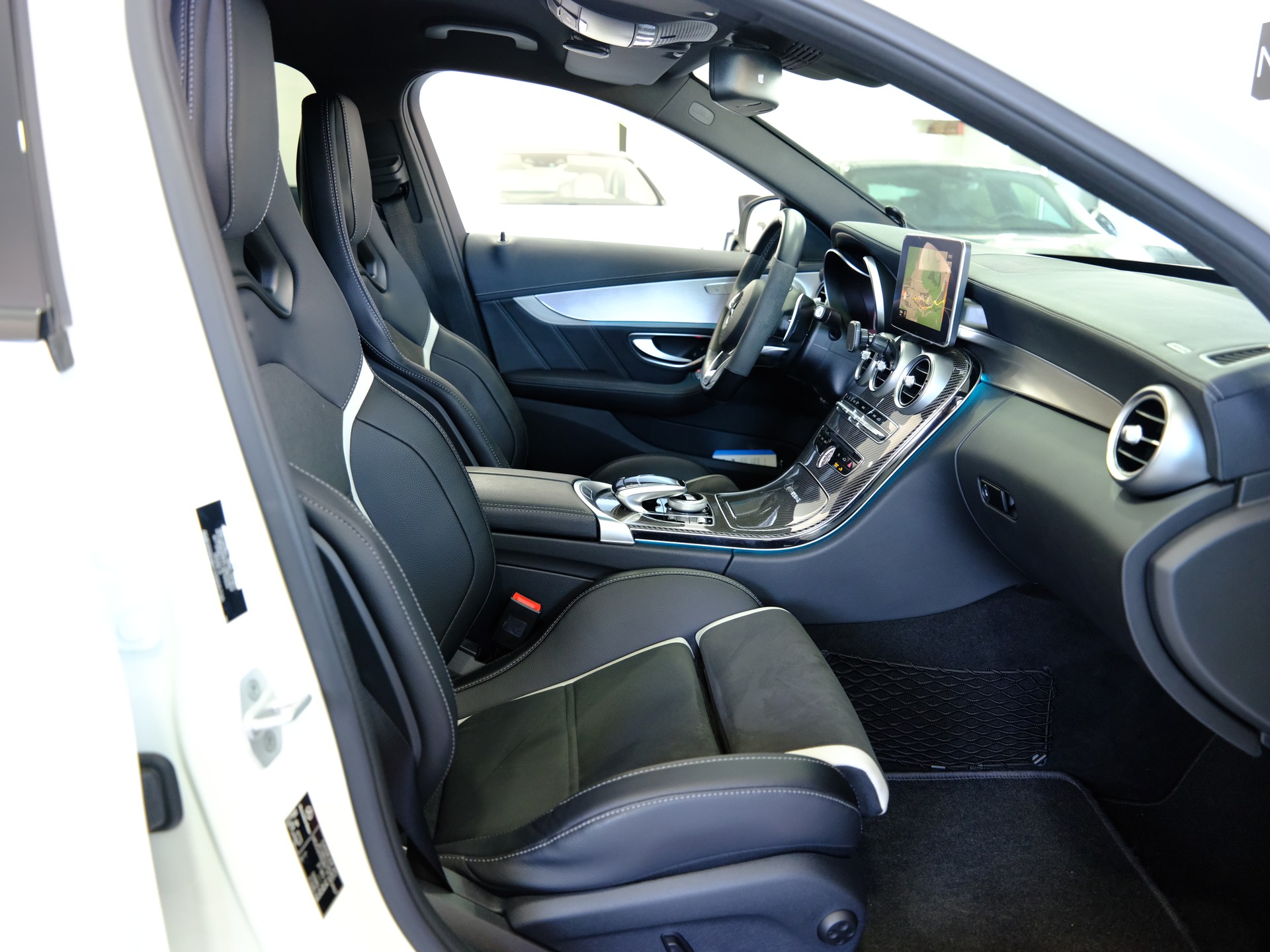 MERCEDES-BENZ C 63 S AMG Speedshift-image-12