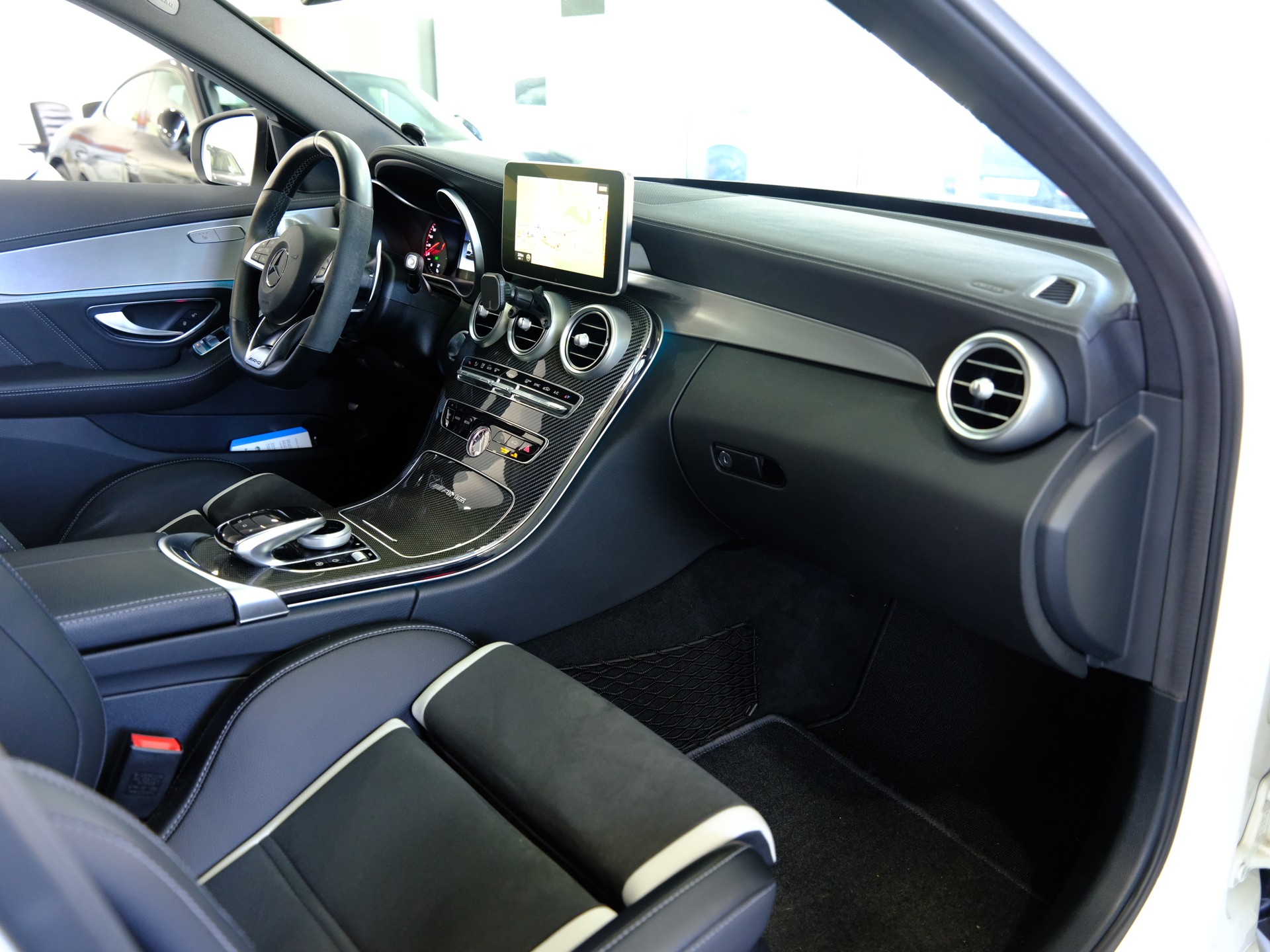 MERCEDES-BENZ C 63 S AMG Speedshift-image-11