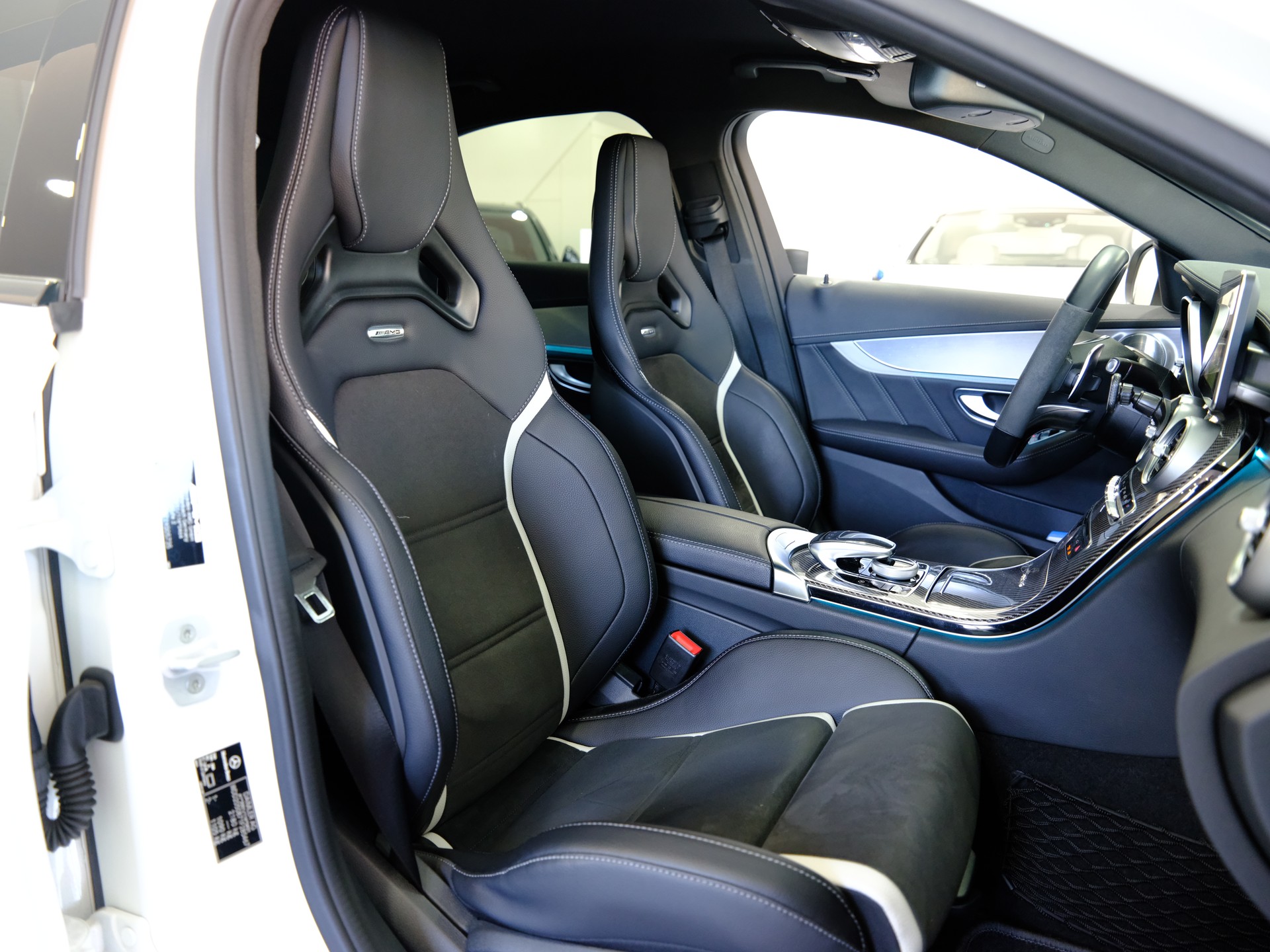 MERCEDES-BENZ C 63 S AMG Speedshift-image-13