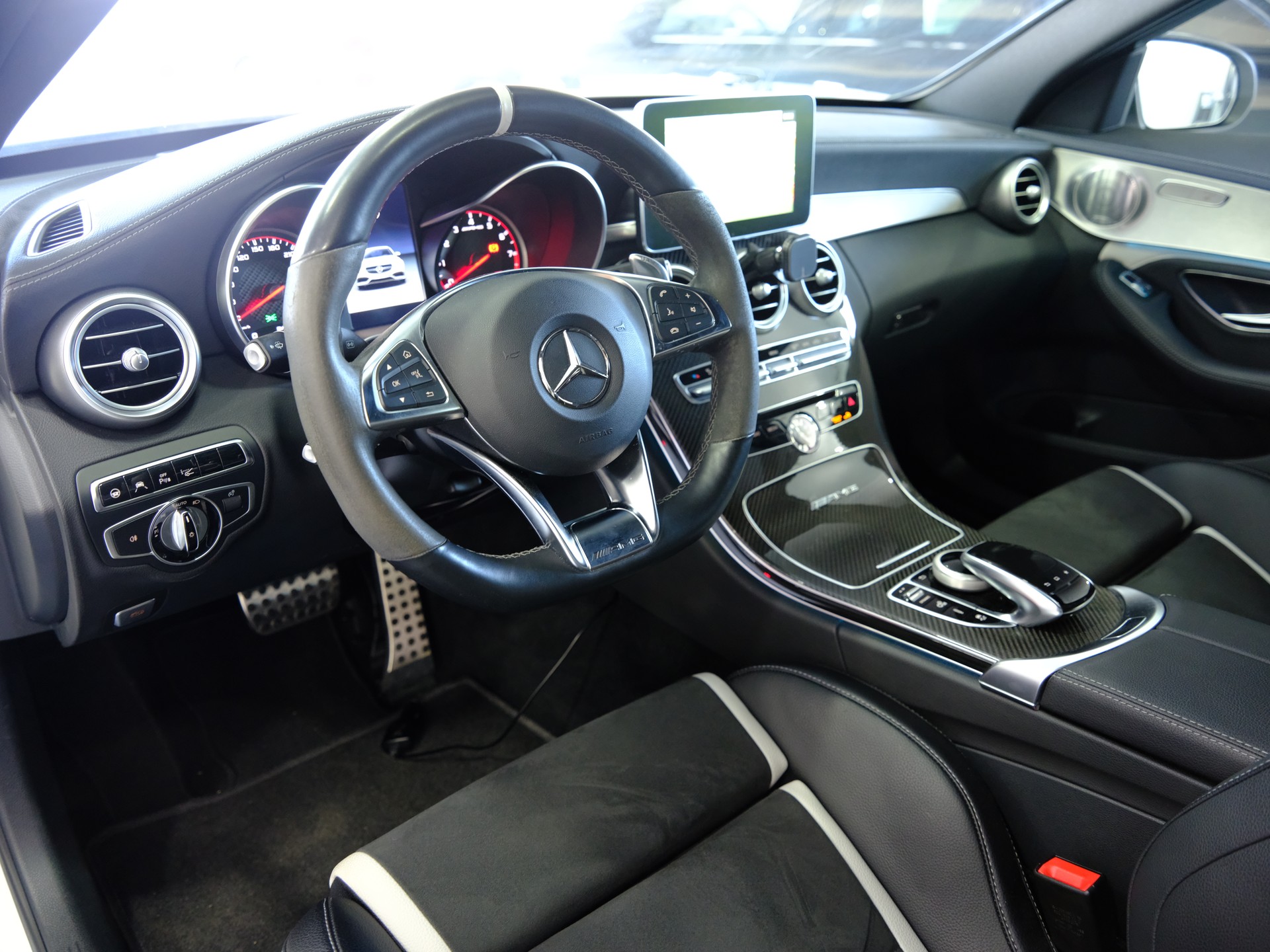 MERCEDES-BENZ C 63 S AMG Speedshift-image-9